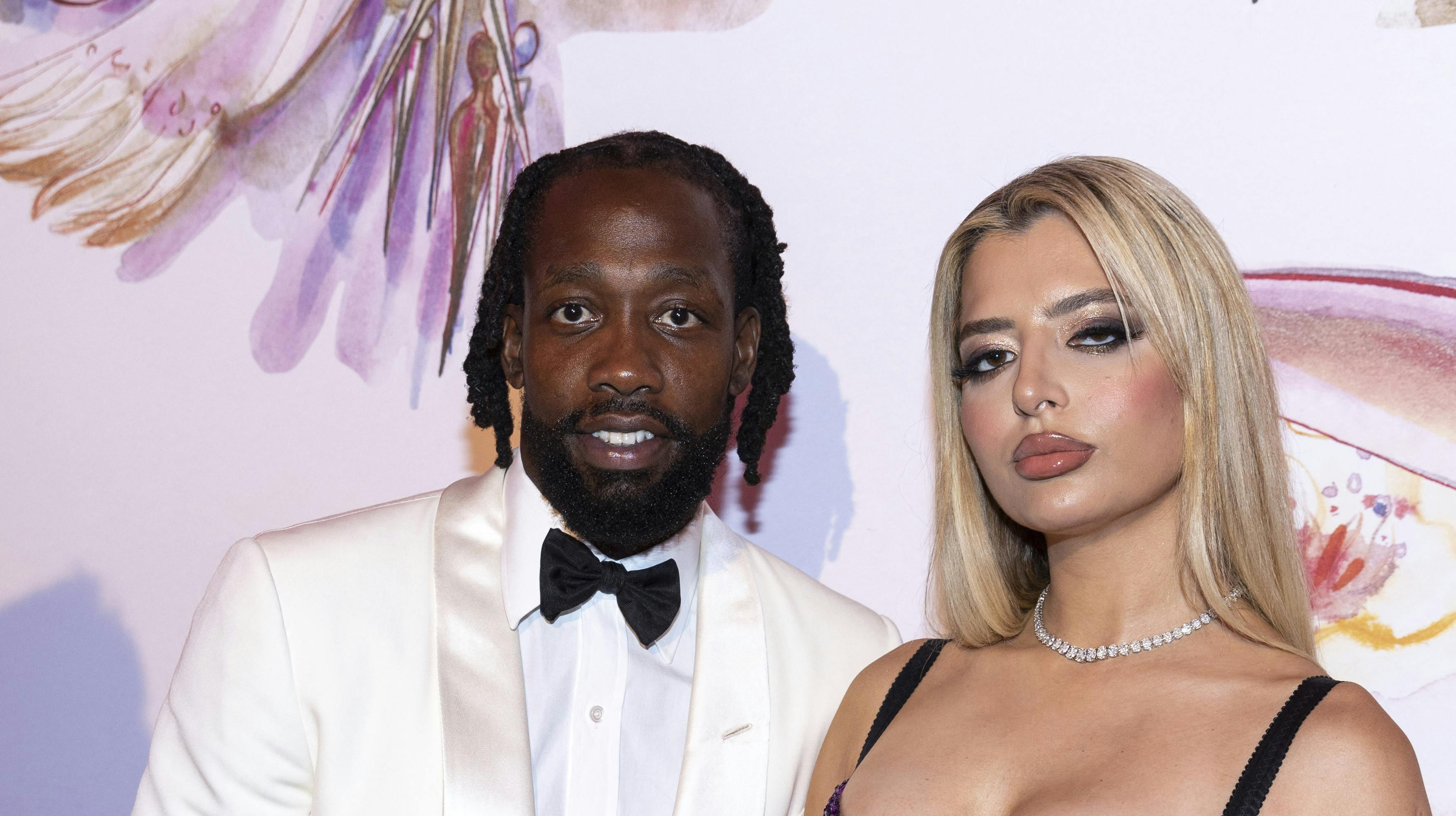 Patrick Beverley med fruen Mandana Bolourchi. NBA-stjernen mener ikke, at hun bliver glad for hans afsløringer om deres sexliv.