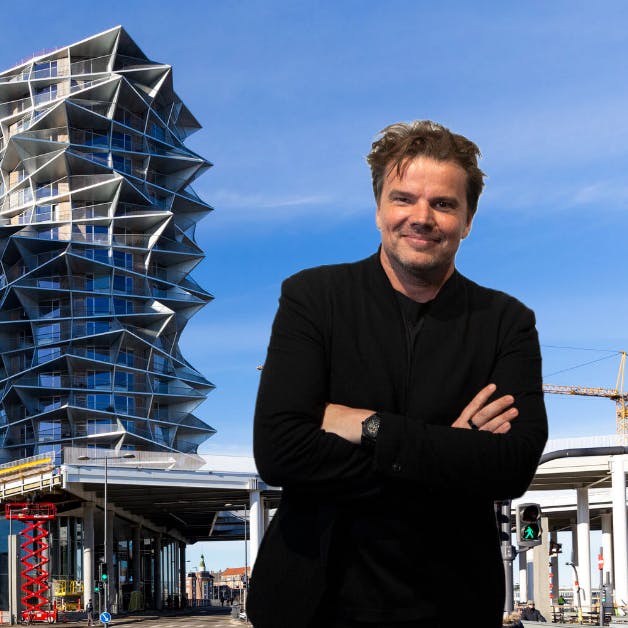 Formelt har Bjarke Ingels ikke ansvaret for byggekvaliteten. Men det tilsyneladende elendige byggeri kaldet "Kaktus Towers" er hans værk - og nu flygter lejerne.