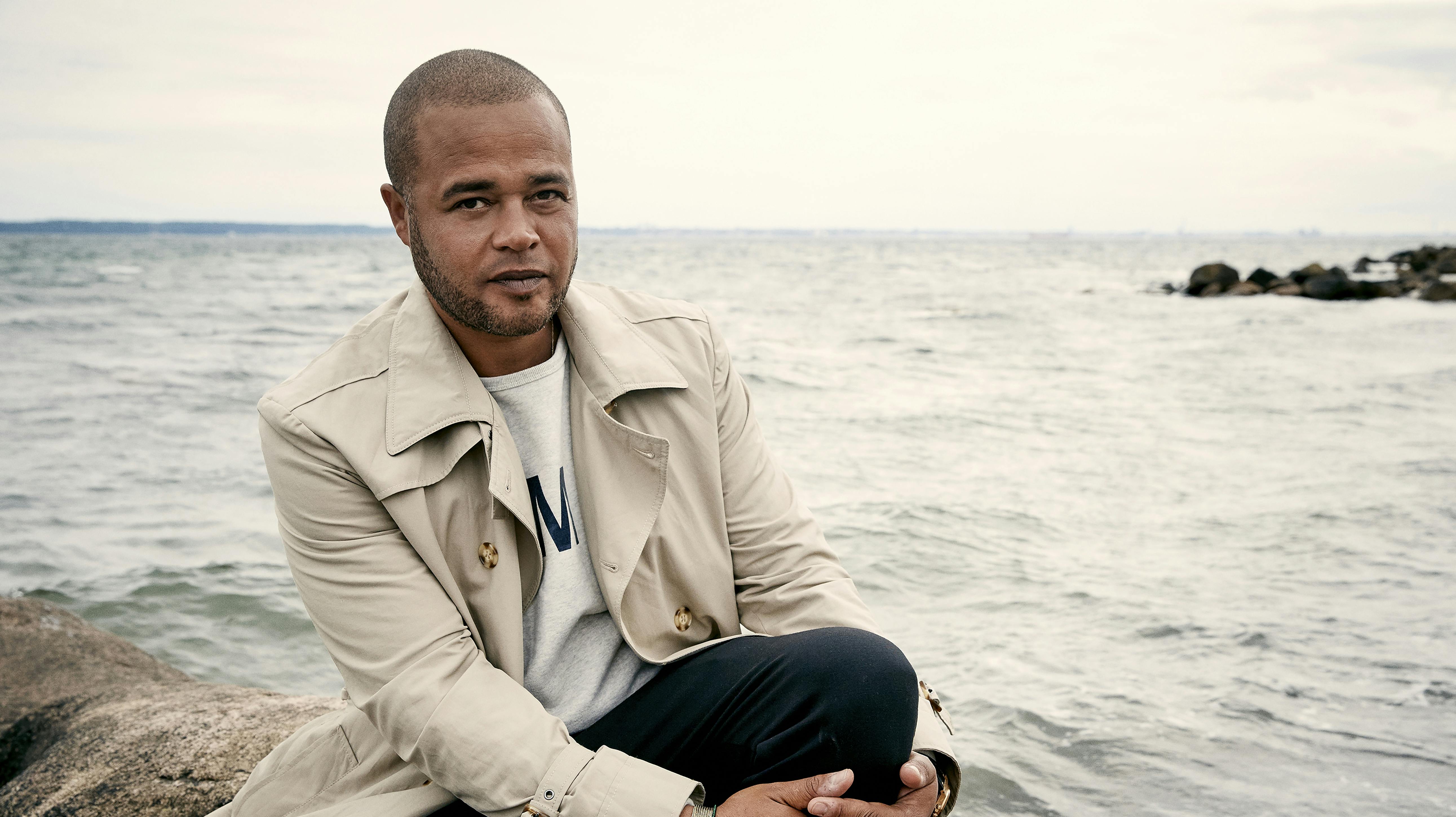 Sangen kom bare til ham kort efter han mistede sin adoptivmor Jette.