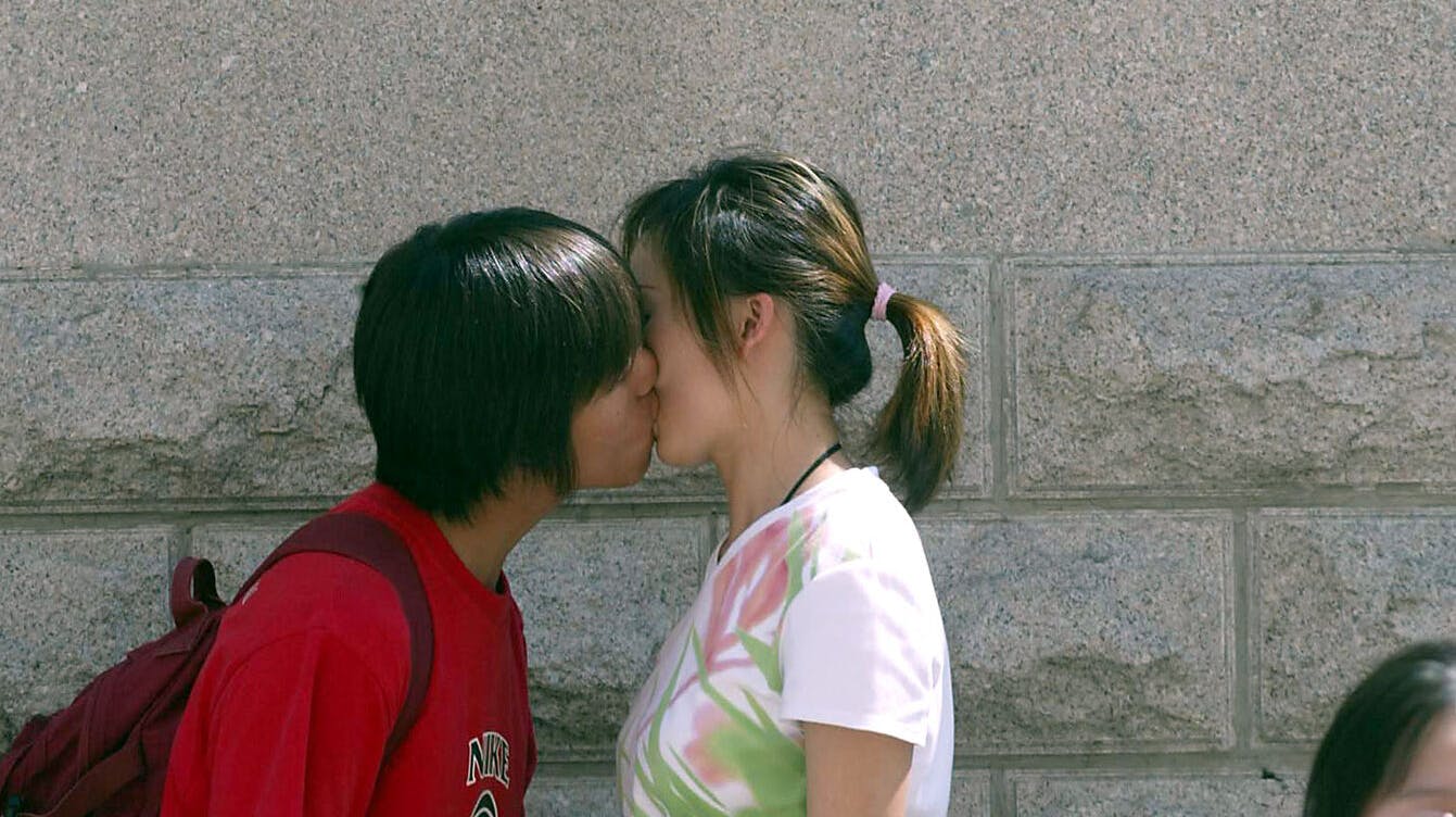 De kinesiske unge mennesker skal gifte sig og have nogle børn, mener myndighederne. Det får studenerende fra ni uddannelsessteder nu mulighed for at starte på, da de får fri i en uge af april til at finde kærligheden.