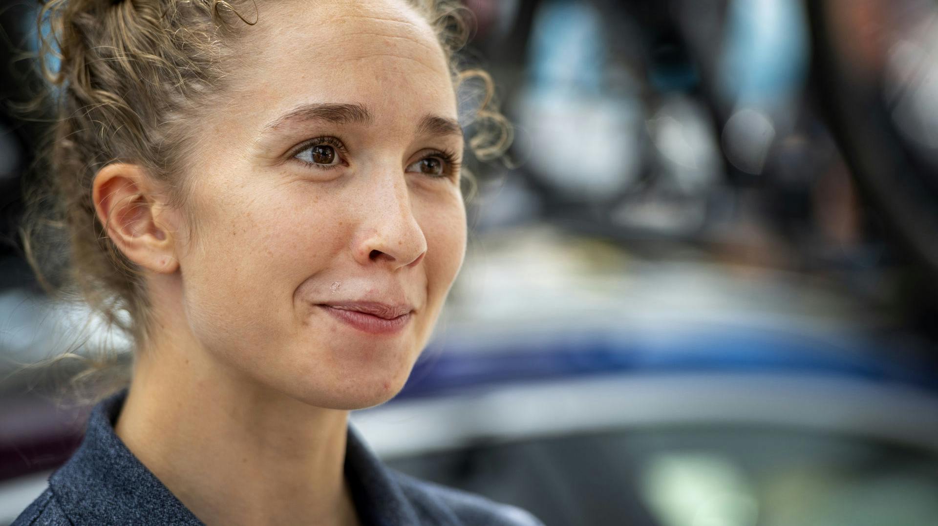 Cecilie Uttrup Ludwig modtager kritik fra et par af de nuværende og tidligere konkurrenter i cykelfeltet. Ifølge dem kan ingen lide hende, imens hun er elsket af rigtig mange danske og internationale cykelfans.