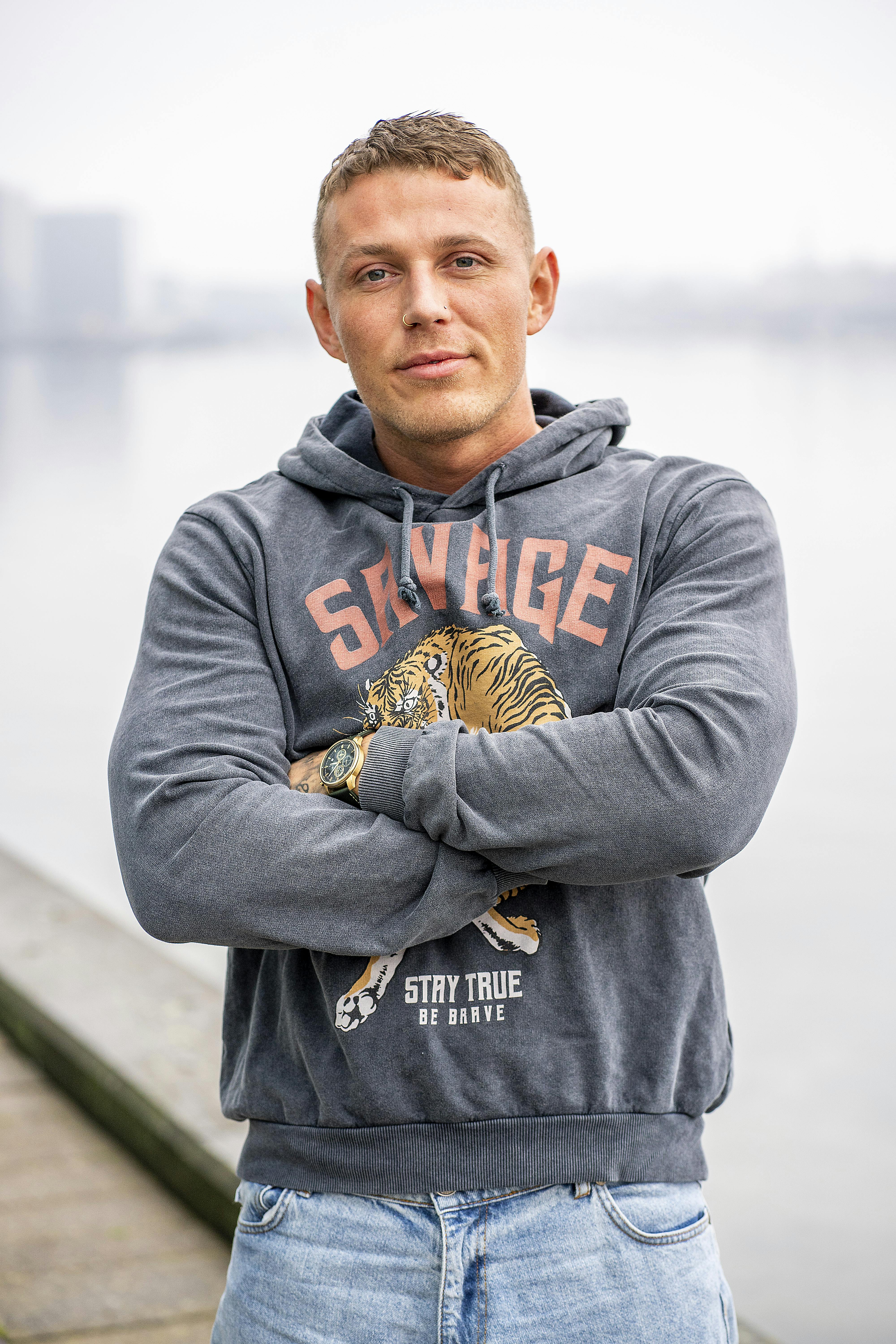 Nicklaes Olsens problem er blandt andet, at han er en pleaser, og derfor ender han i tøffelhelt-rollen, når han har en kæreste.