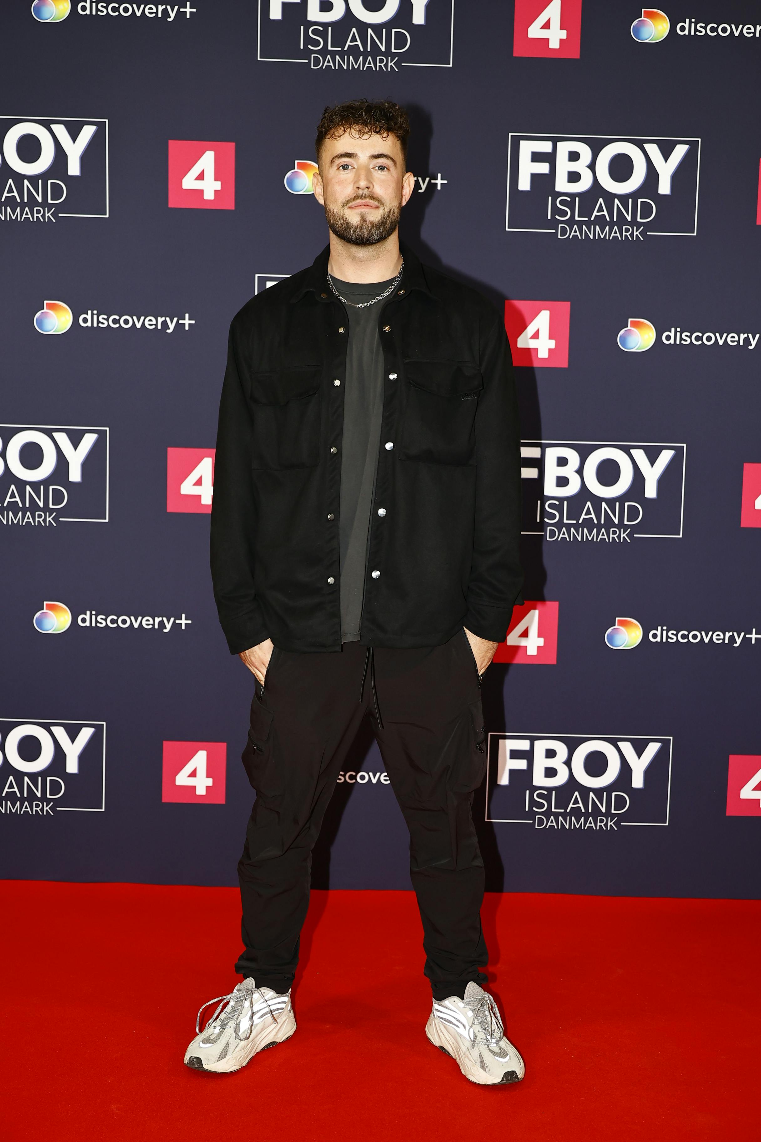 Mikkel "Mik" Christensen på rød løber til presseevent for "FBOY Island", der har premiere på søndag.