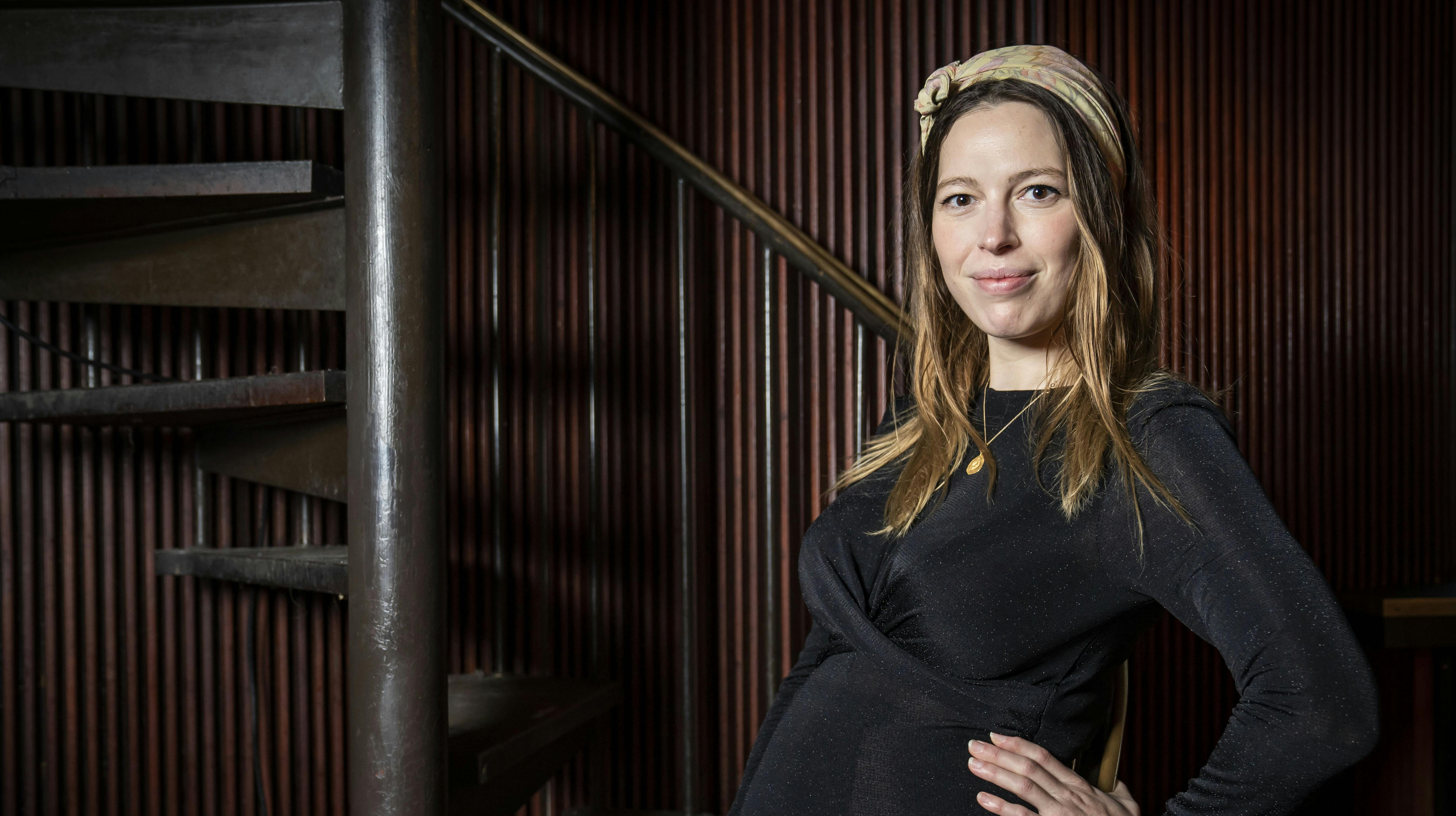 Henny fra "Dansegarderoben", eller Rebecca Rønde Kiilerich, forventer at føde om cirka to måneder. Nu fortæller hun, om hun venter en dreng eller pige.