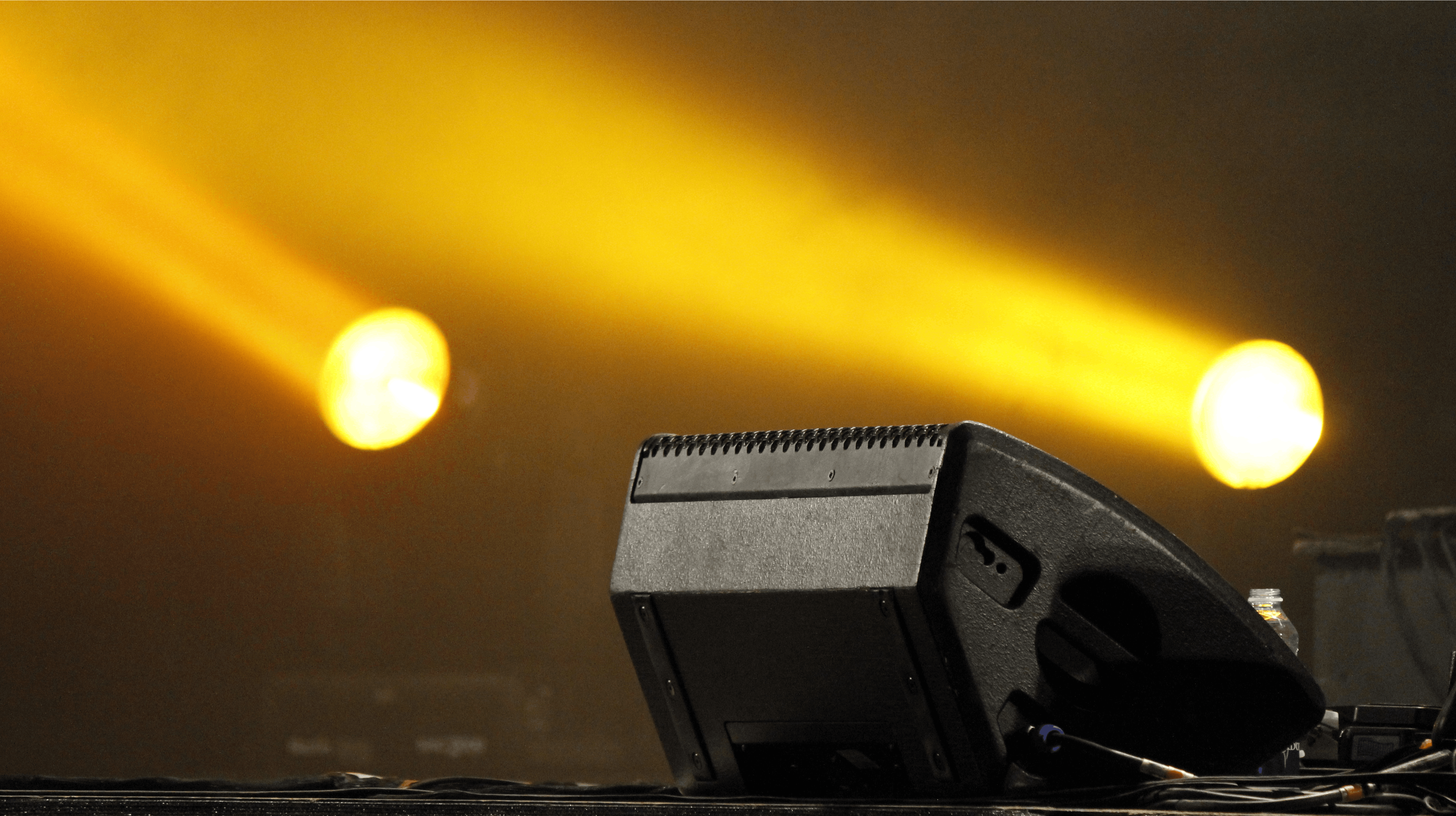 En dansk entertainer blev torsdag eftermiddag dømt for vold begået mod sin kæreste - men han fortæller til SE og HØR, at de stadig er sammen og har det godt.