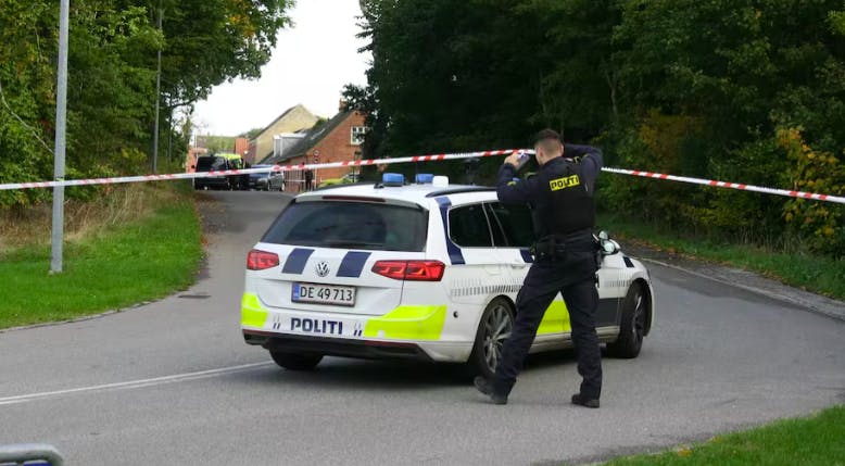 Fire personer, to kvinder og to mænd, er stadig sigtet for i fællesskab at have slået den 53-årig mand ihjel på Chr. Winthers Vej i Vordingborg.