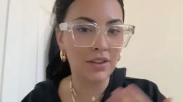 Sophia vil hellere lade som om, hun vasker hænder, end rent faktisk vaske dem. 