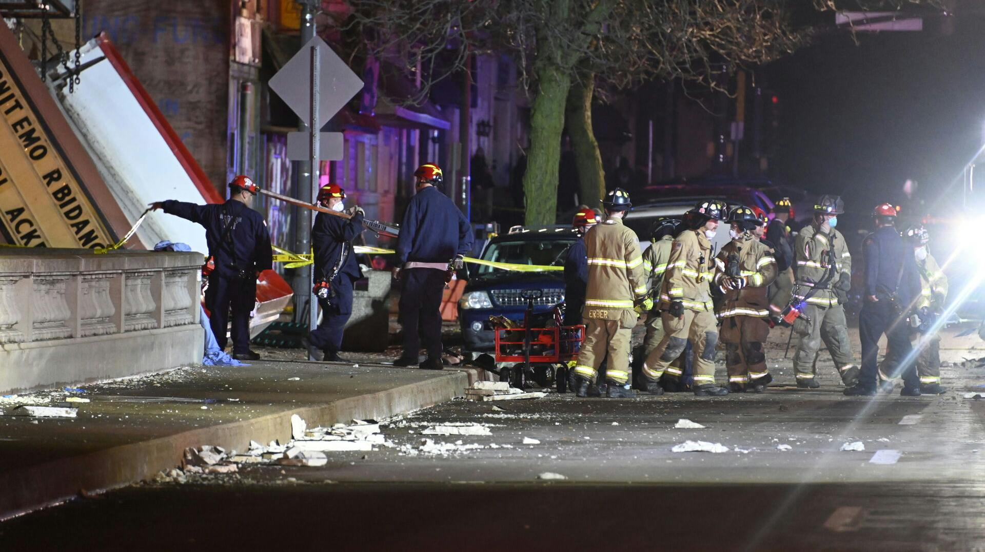 I delstaten Illinois rev stormen taget af et spillested under en koncert med heavy metal-bandet Morbid Angel. Her blev en koncertgænger dræbt, mens 28 andre er kommet til skade. -