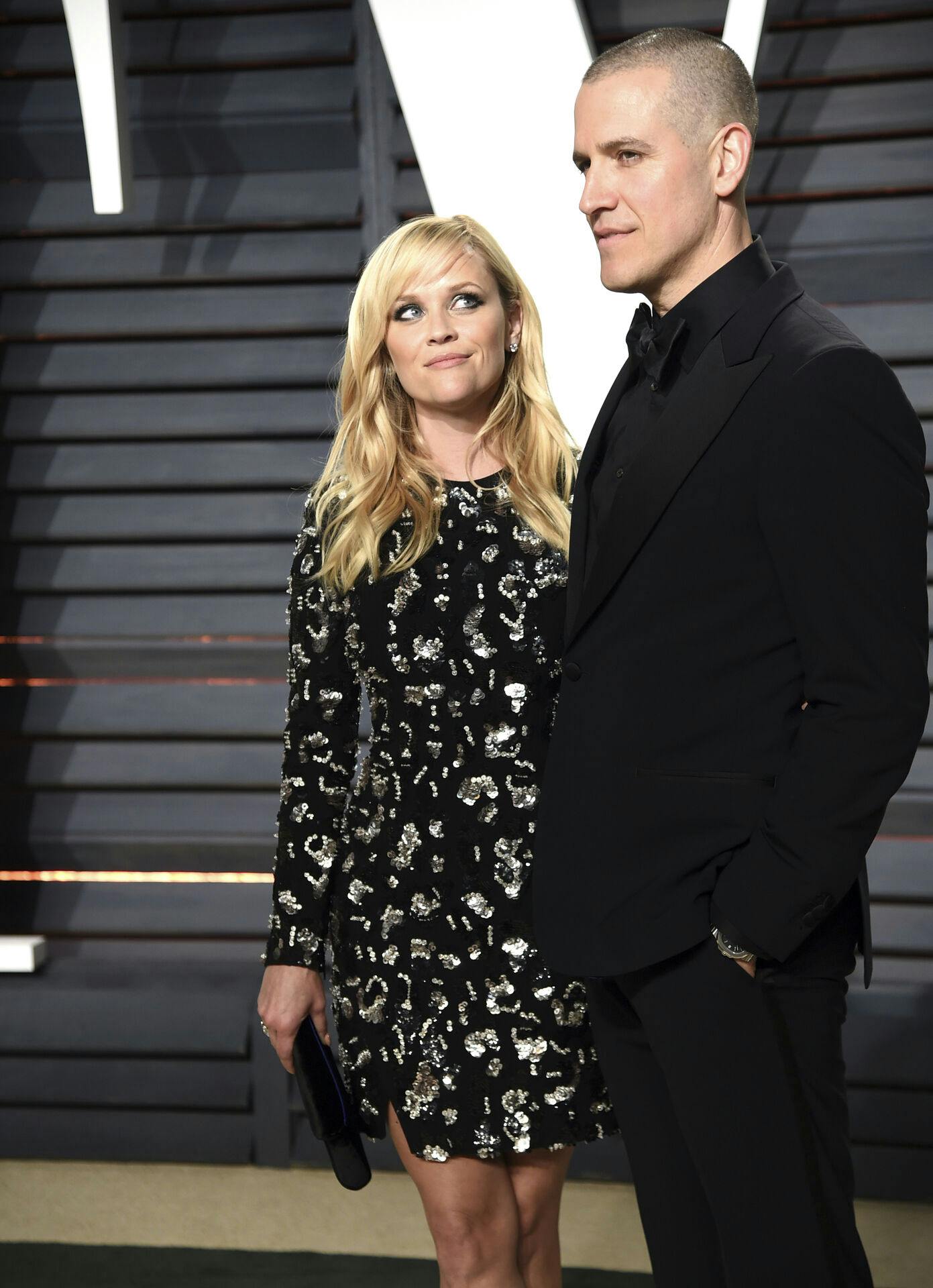 Reese Witherspoon og Jim Toth til Vanity Fair Oscarfesten i 2017.