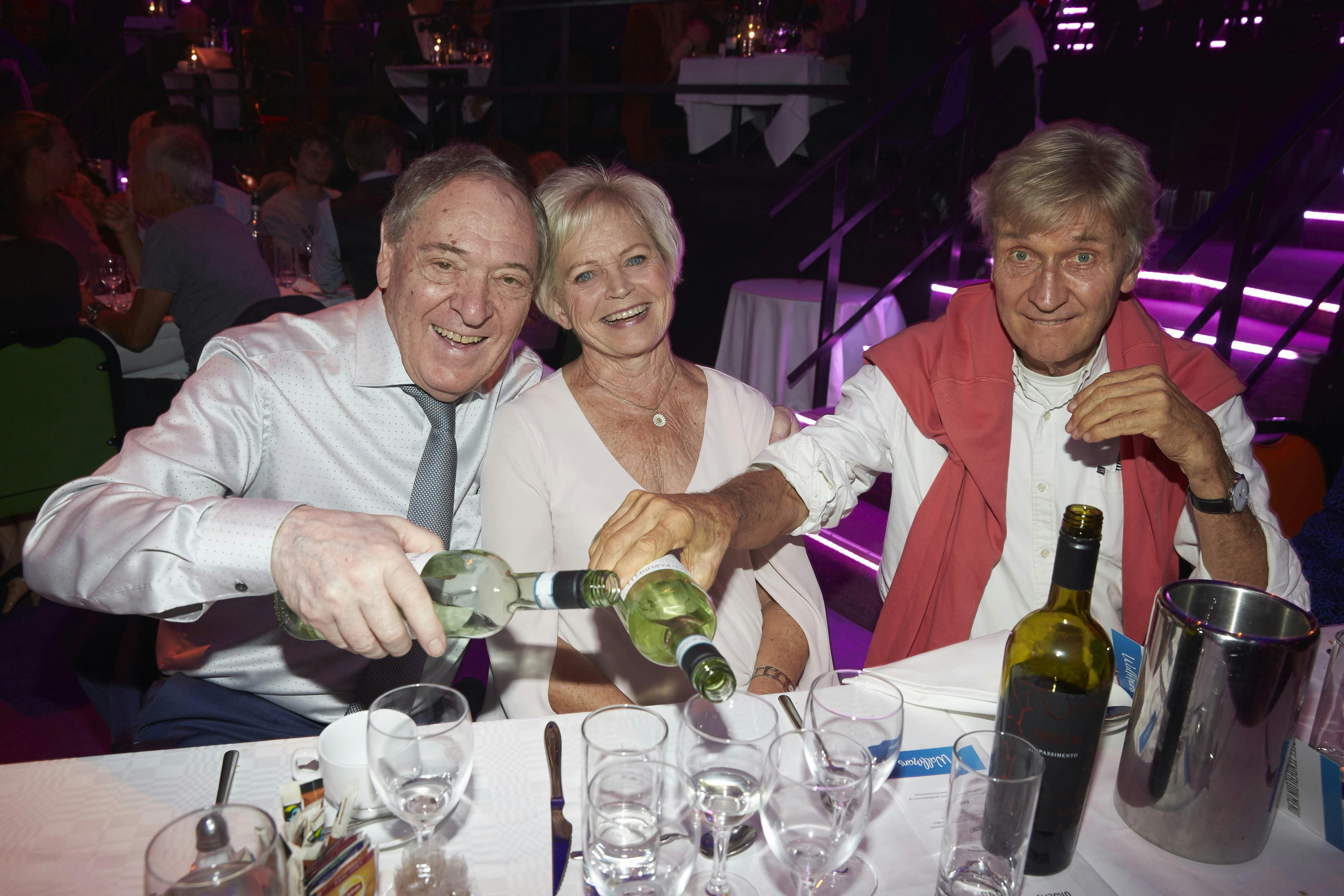 Billedet her er fra Wallmans i 2018, hvor Dario Campeotto sidder i festligt lag med Hilda Heick og Jørgen de Mylius.