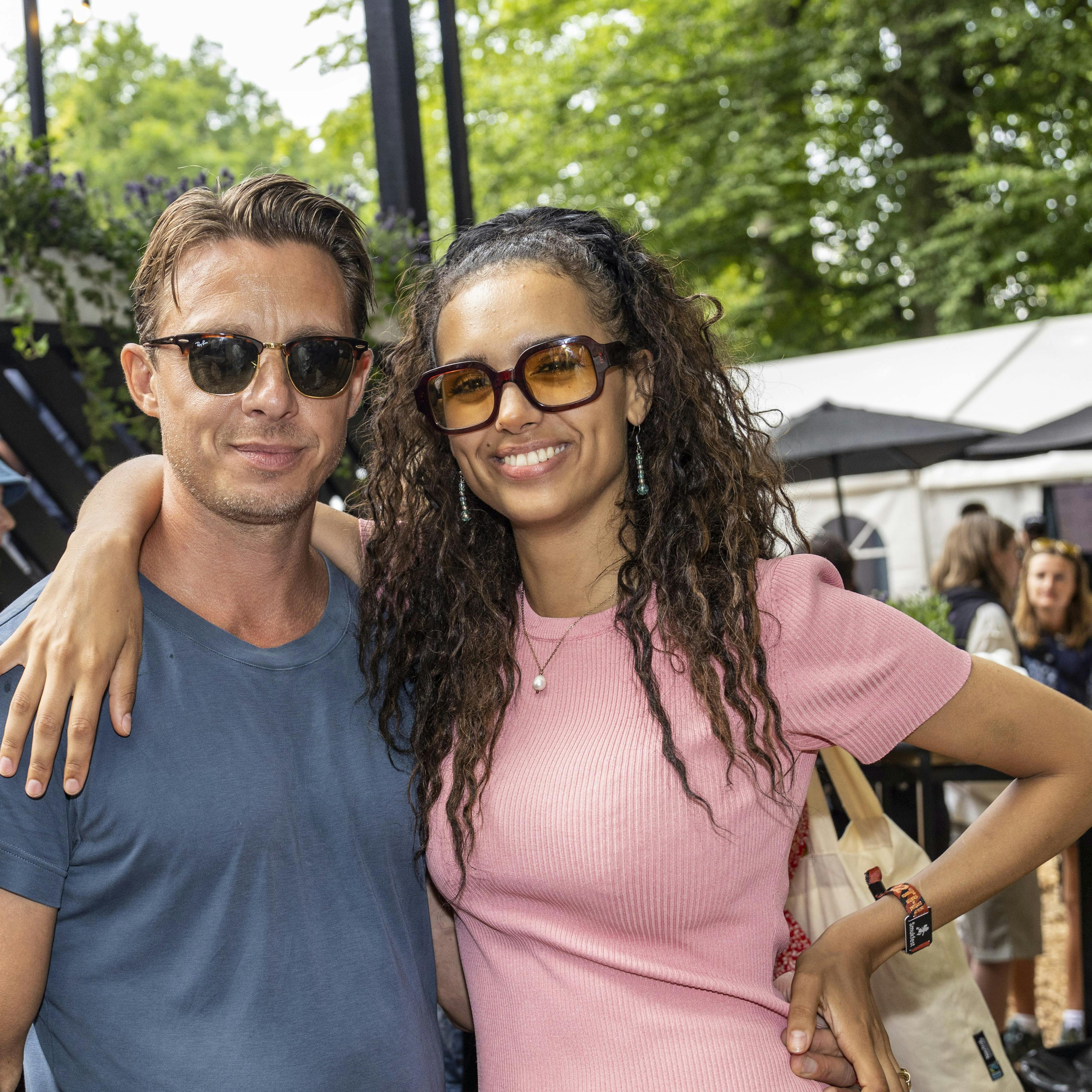 Jasmin Dahl med sin kæreste Johannes Lassen.