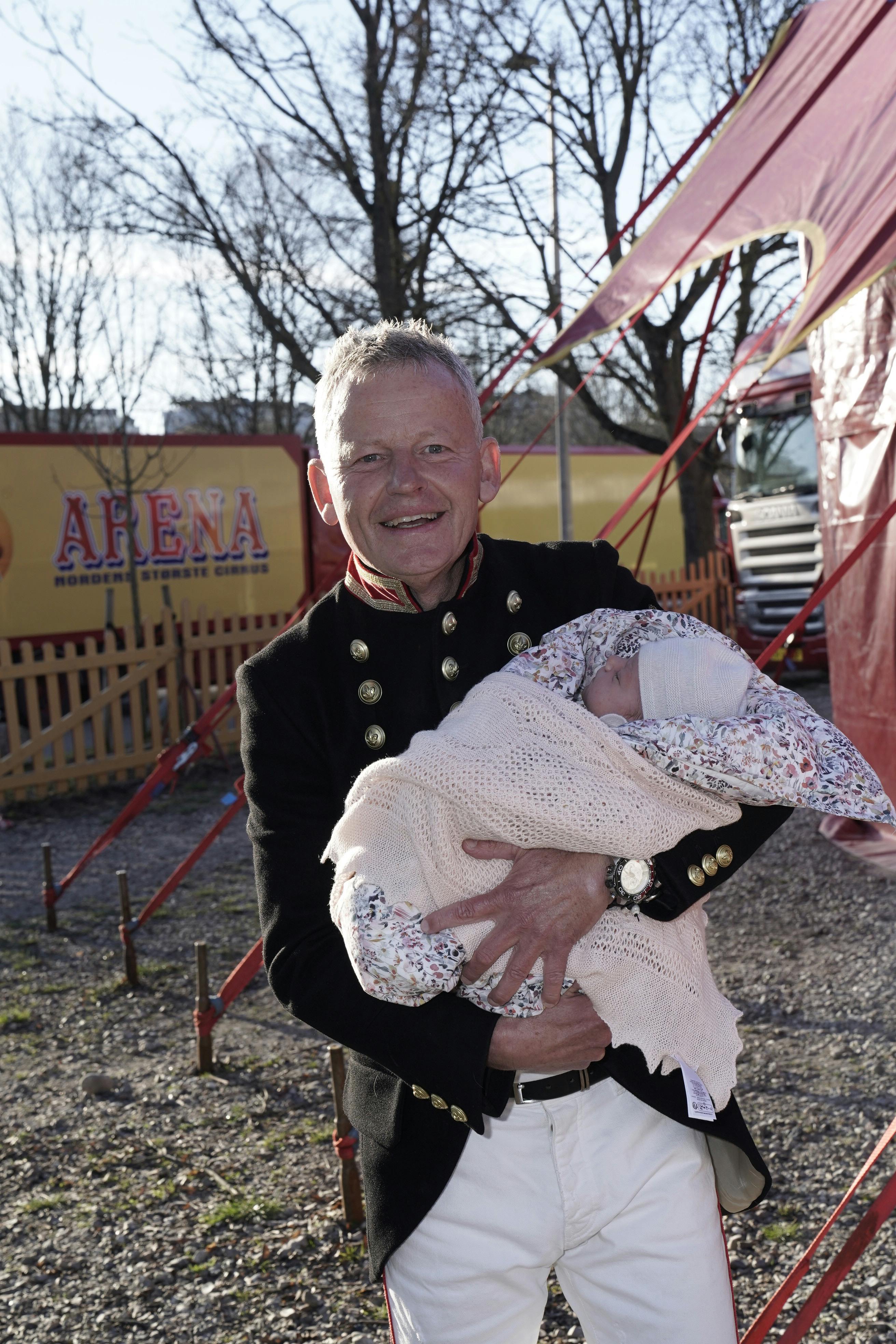 Bubber med sin lille pige.