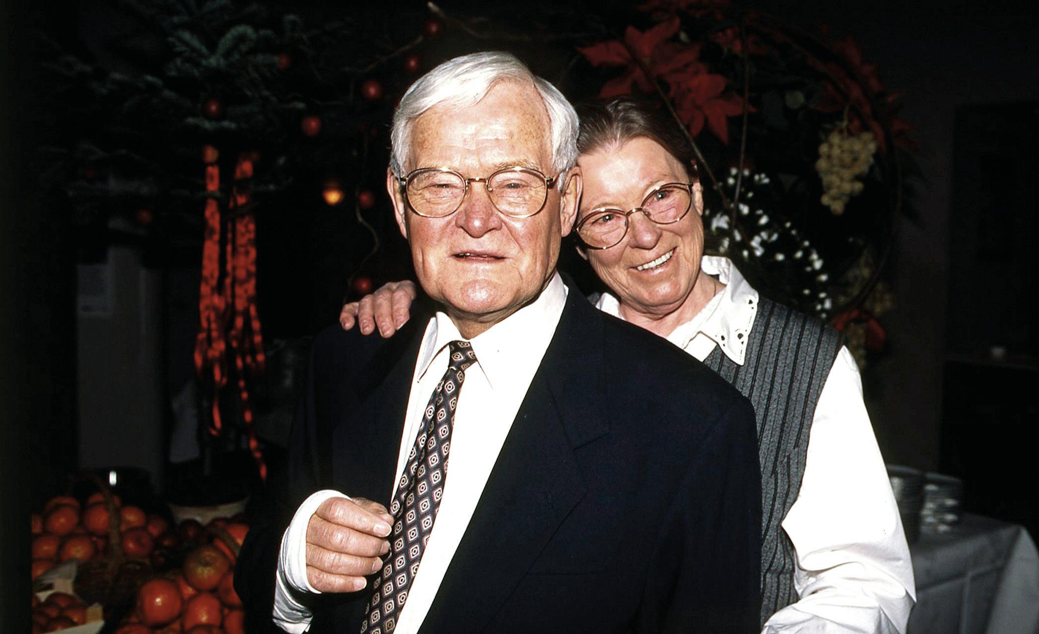 Skuespiller Ove Sprogøe med sin elskede hustru Eva Sprogøe.