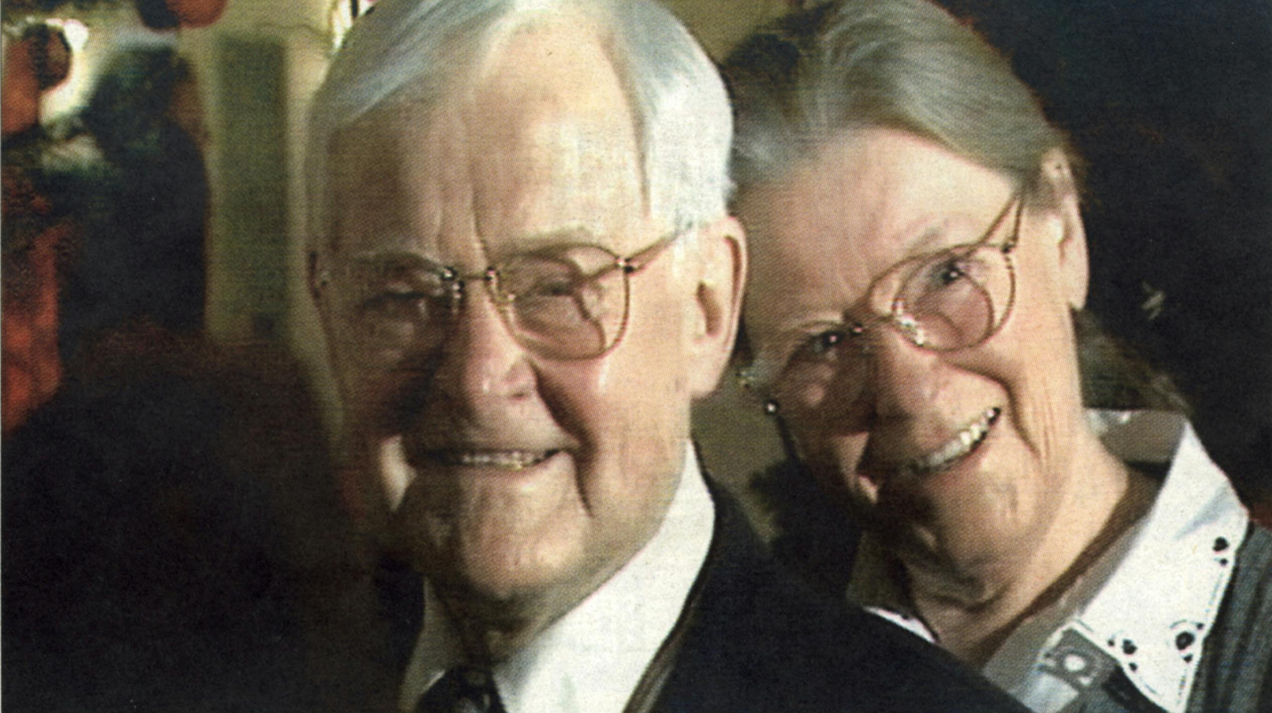 Hustruen Evas død tog så hårdt på den folkekære skuespiller, at han langsomt mistede livsmodet. Han hverken kunne eller ville leve uden den kvinde, der havde stået bag ham i et 59 år langt og smukt ægteskab.