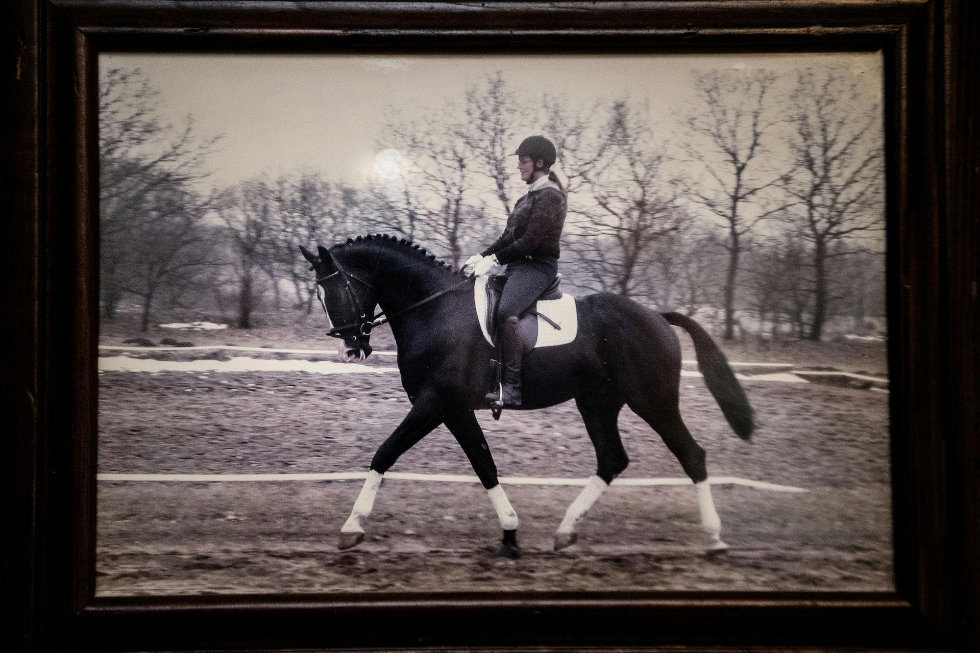 Iben Salling Syrik var særdeles glad for heste, og arbejdede i en lang årrække med de store dyr. Hun opkøbte blandt andet heste i hele Europa og videresolgte dem til kunder i hele verden.