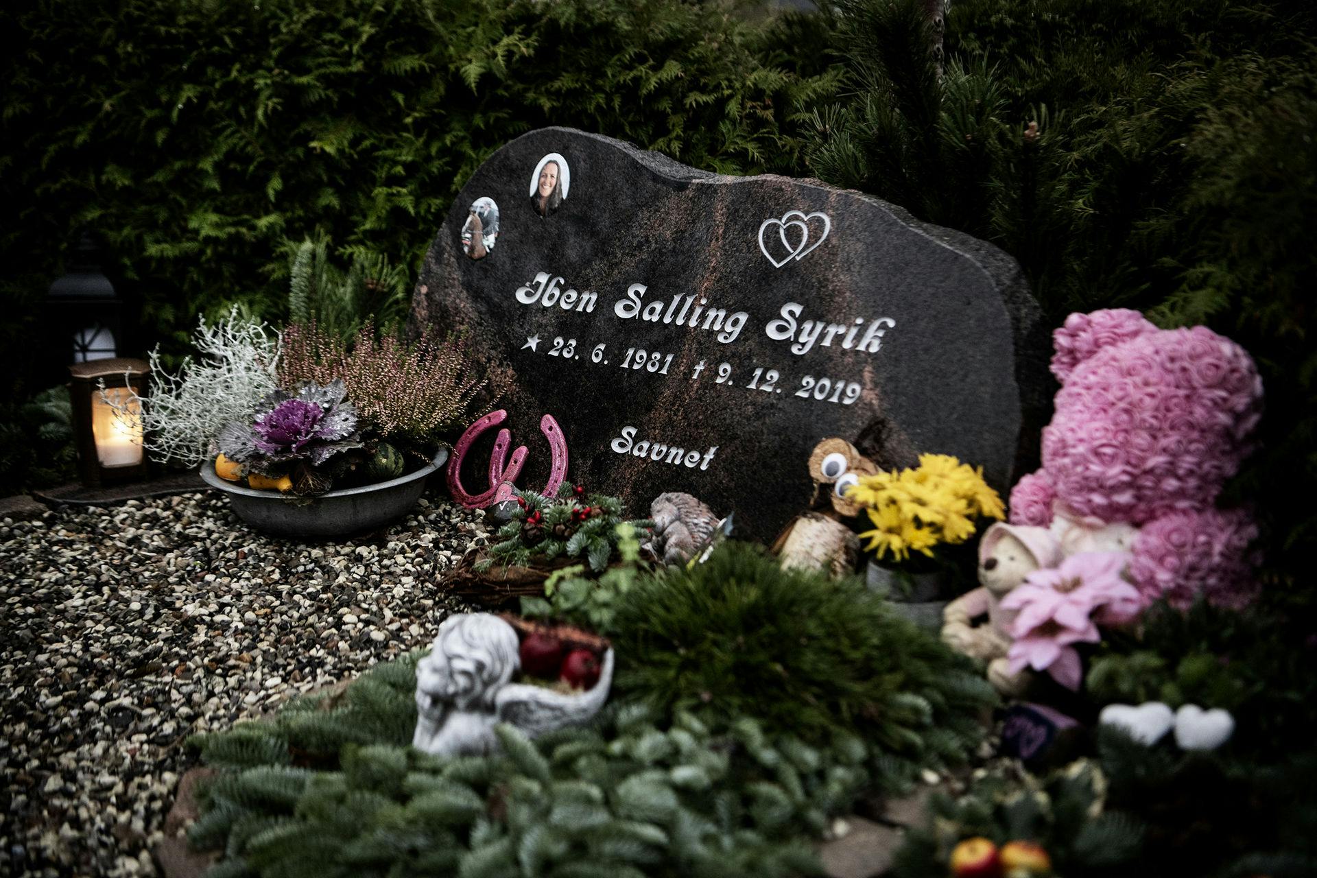 Iben Salling Syrik er stedt til hvile i Thyregod, hvor en stor del af familien og hendes venner tog afsked med hende.