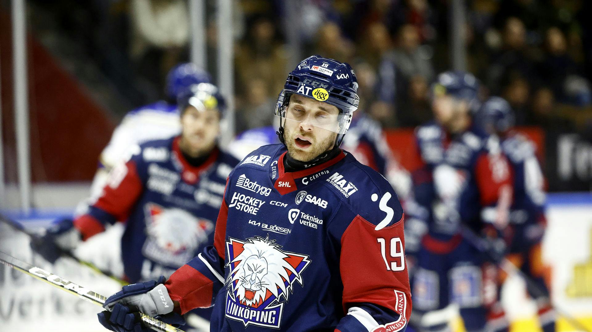 Patrick Russel holder formen ved lige ved at træne med Rødovre Mighty Bulls' kvindehold. 