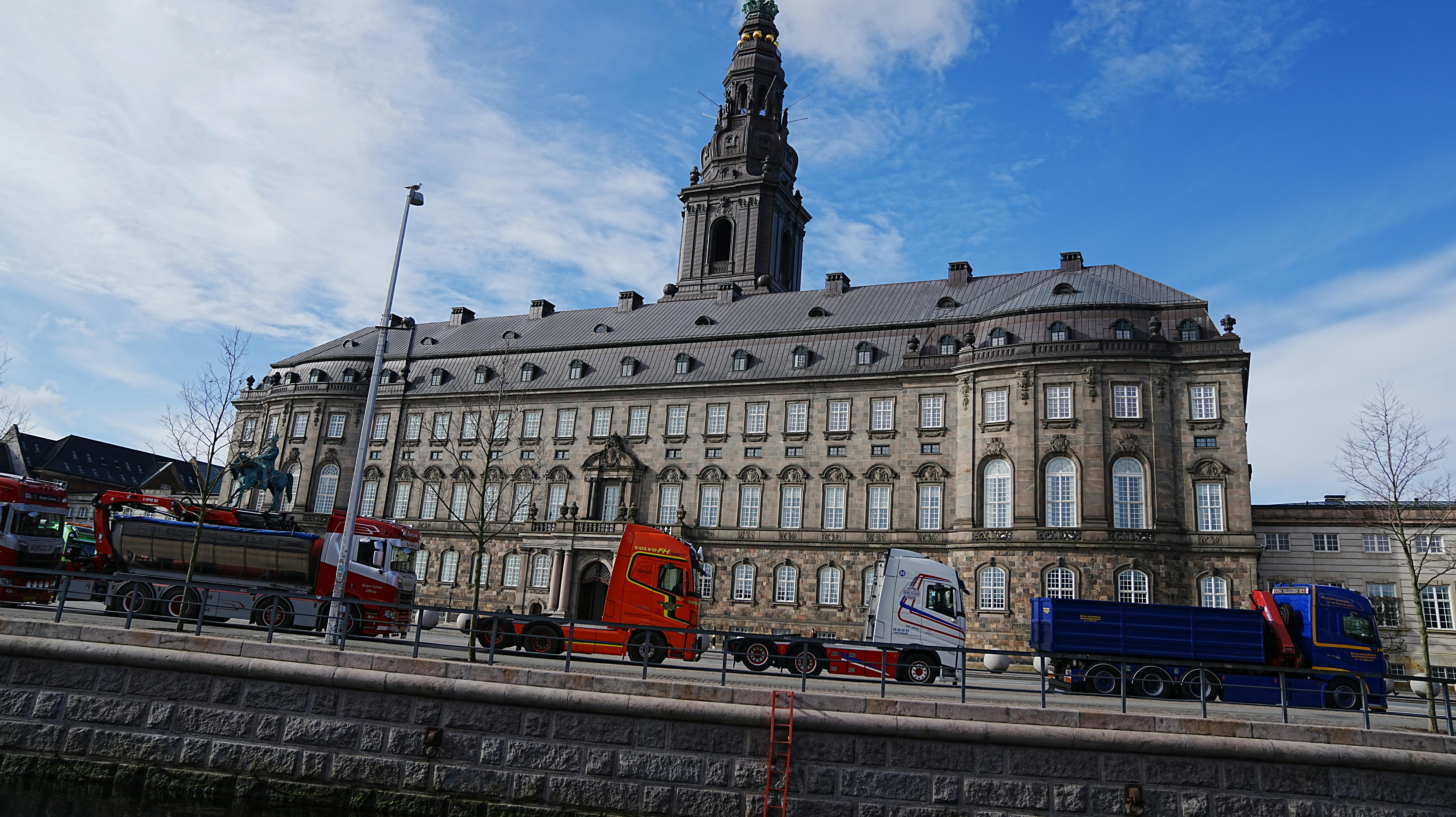 Man skal væbne sig med tålmodighed, hvis man skal køre i det indre København tirsdag formiddag. Her ventes der nemlig trafikale udfordringer i takt med demonstrationen. nbsp;