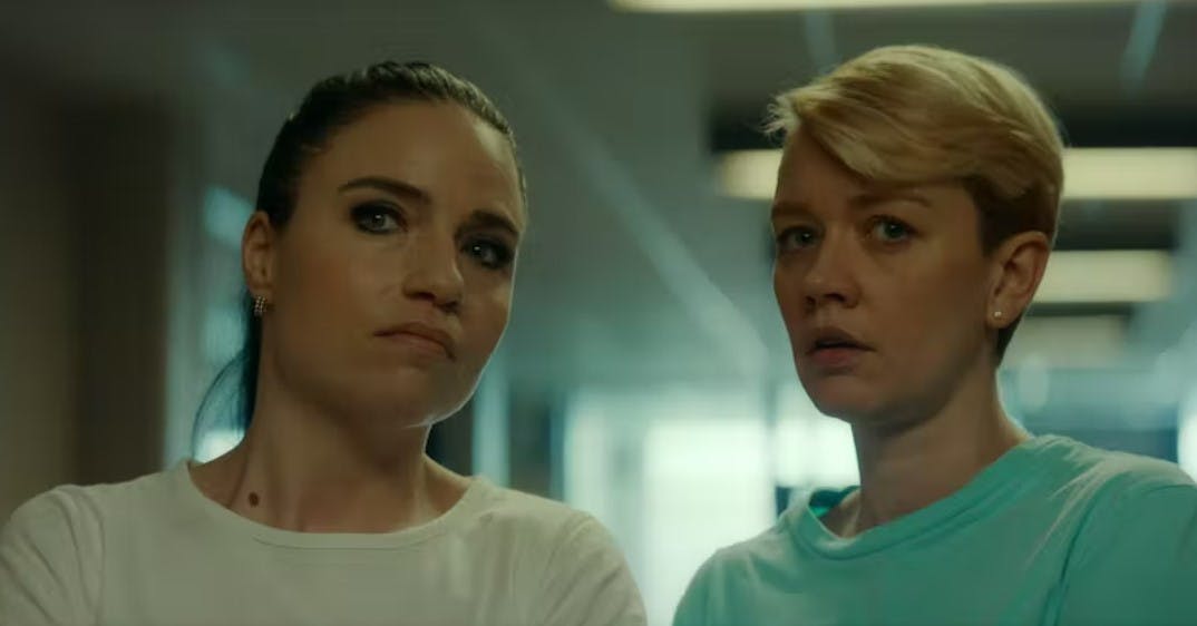 Josephine Park som Christina Aistrup og Fanny Louise Bernth som Pernille Kurzmann i "Sygeplejersken".