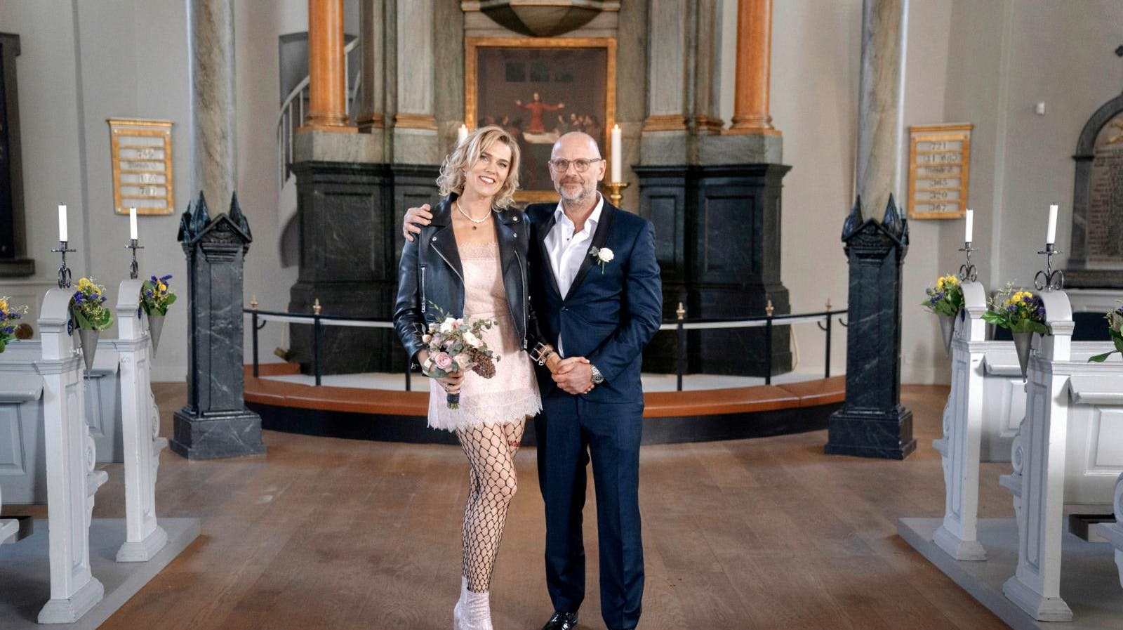 Sådan så det ud, da Henrik og Nanna Qvortrup blev gift sidste år. Nu drømmer Nanna om mange flere bryllupper, men med hende som præst.