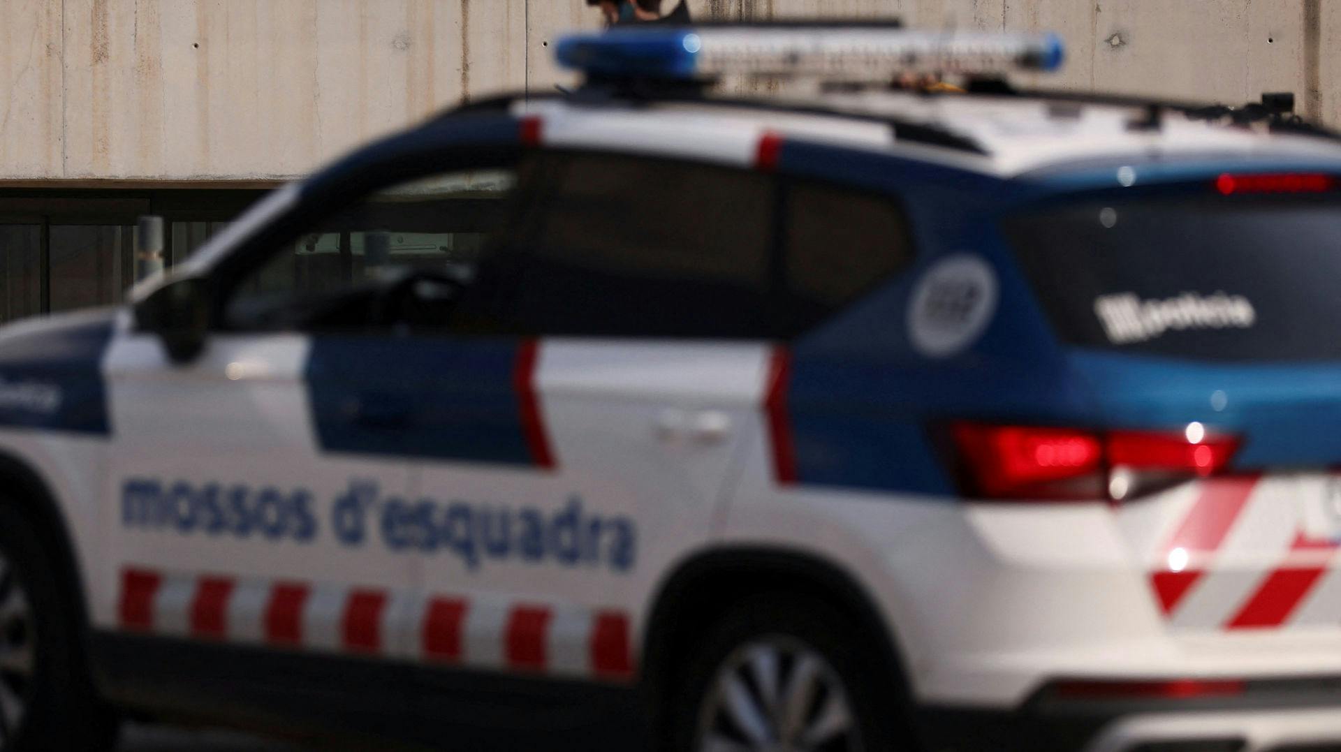  En 25-årig mand har onsdag dræbt fire børn i en brasiliansk daginstitution med en økselignende genstand.