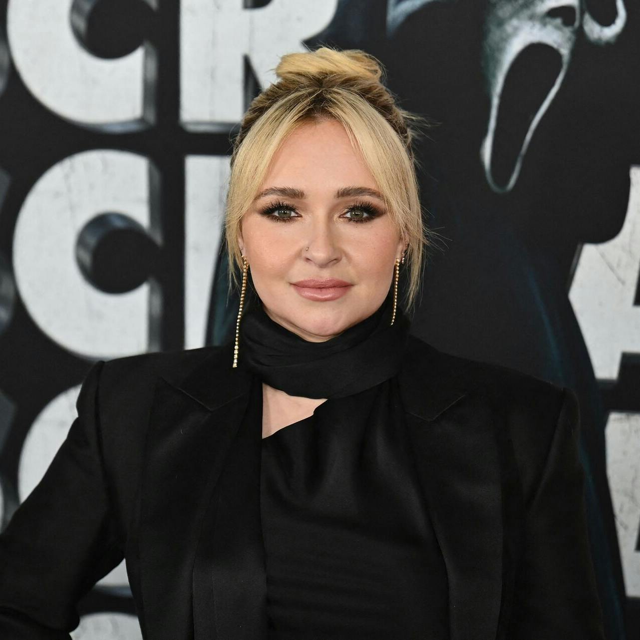 Hayden Panettiere har fundet sammen med sin voldelige ekskæreste igen.