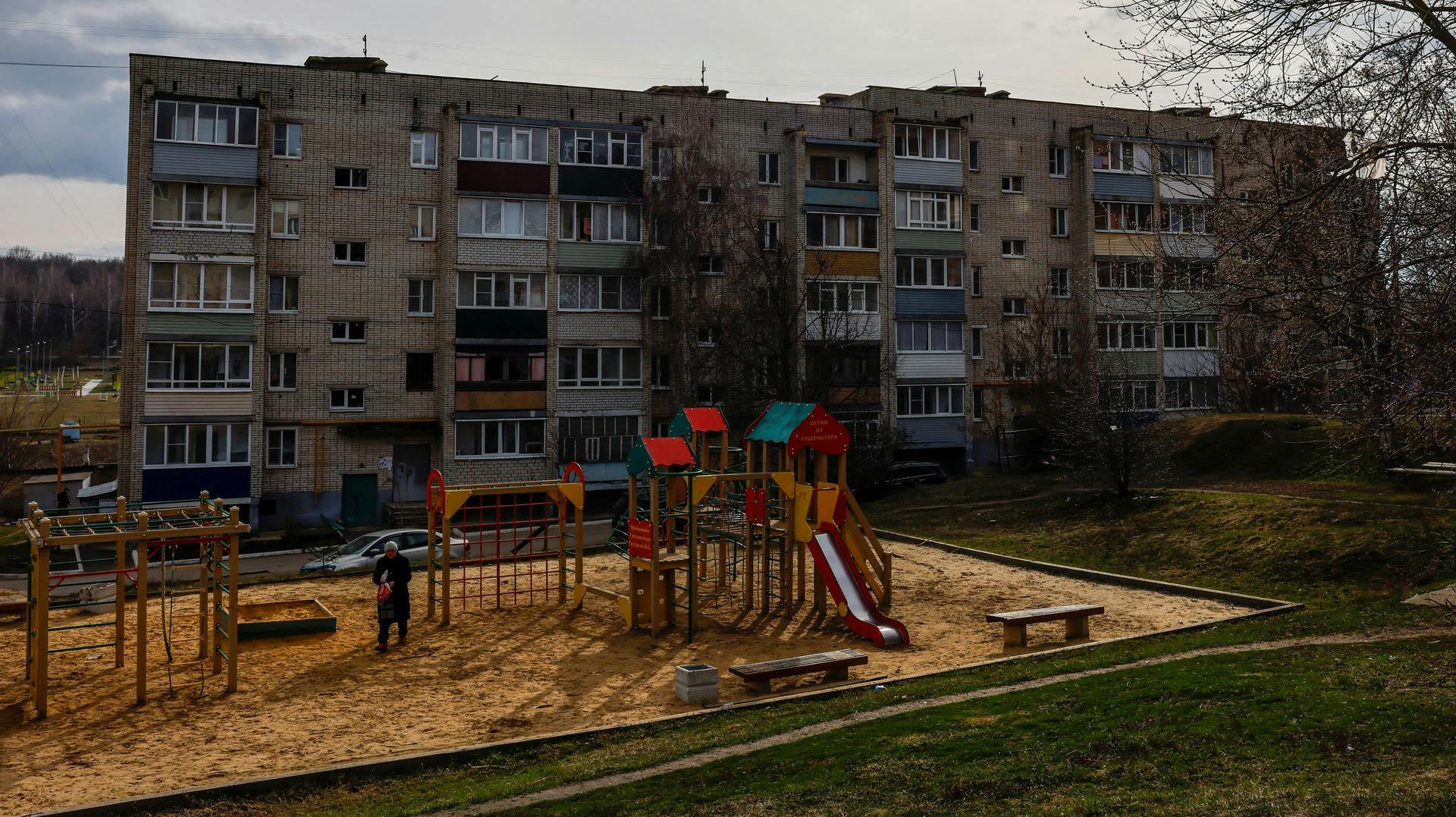 Aleksej Moskaljov boede sammen med sin datter, Maria, i denne boligblok i den russiske by Jefremov.