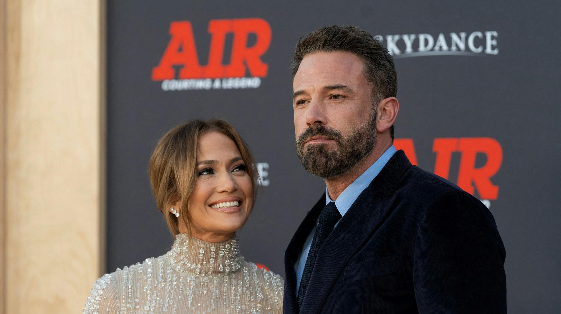 Mange finder det upassende, at Jennifer Lopez lancerer sit eget alkoholmærke, mens hun er gift med Ben Affleck, der er tørlagt alkoholiker. 