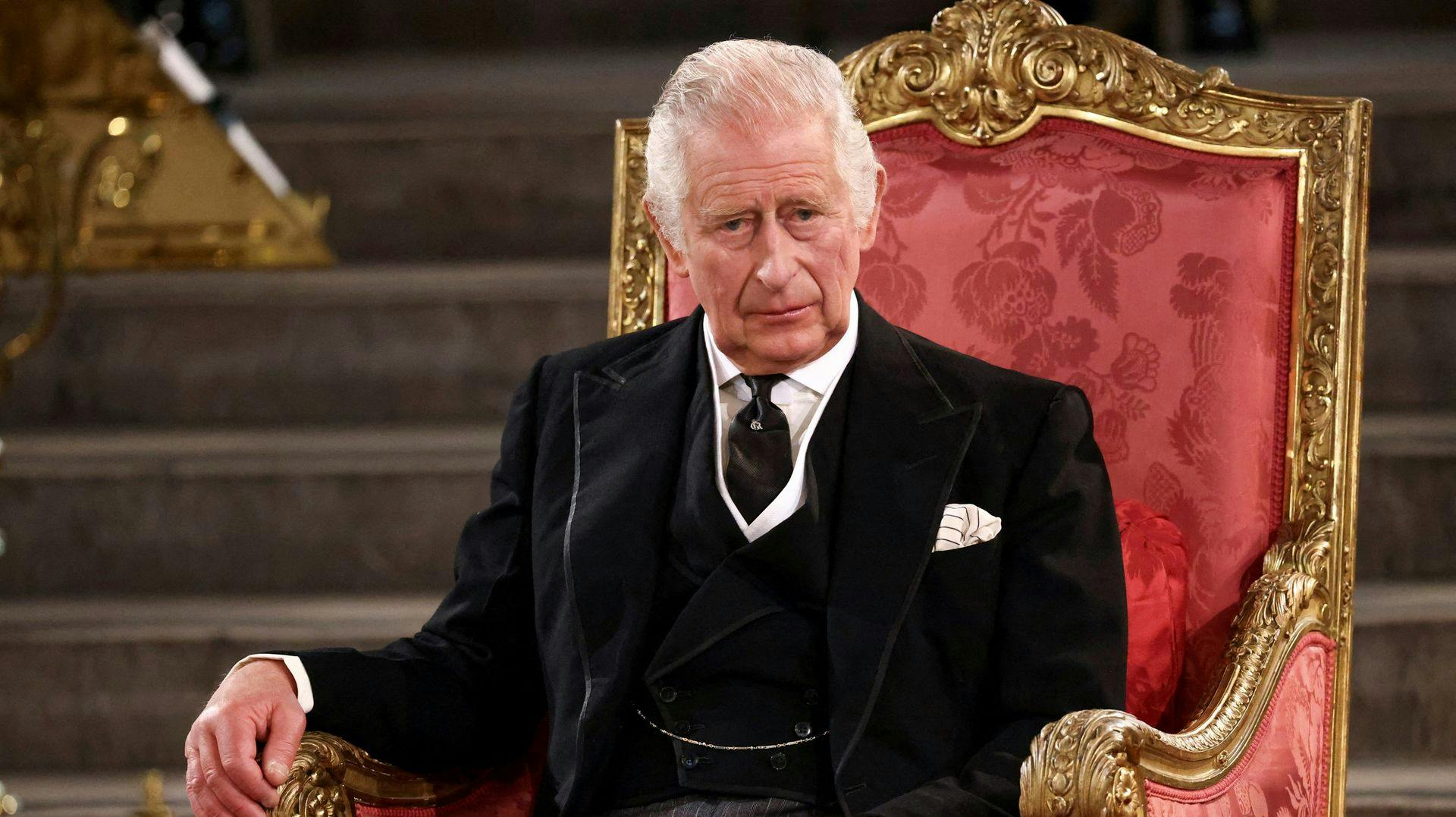 Charles og hans hustru, Camilla, bliver formelt kronet ved en stor ceremoni i Londons Westminster Abbey 6. maj.