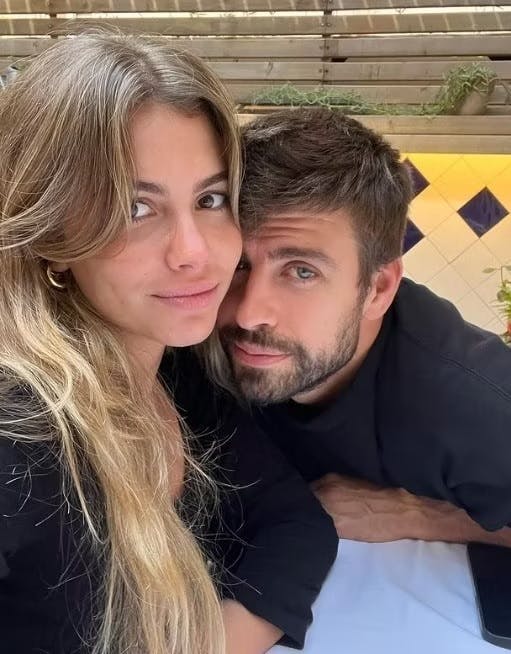 Gerard Piqué med sin nye kæreste,&nbsp;Clara Chia Marti, som han angiveligt havde en affære med inden bruddet med Shakira.
