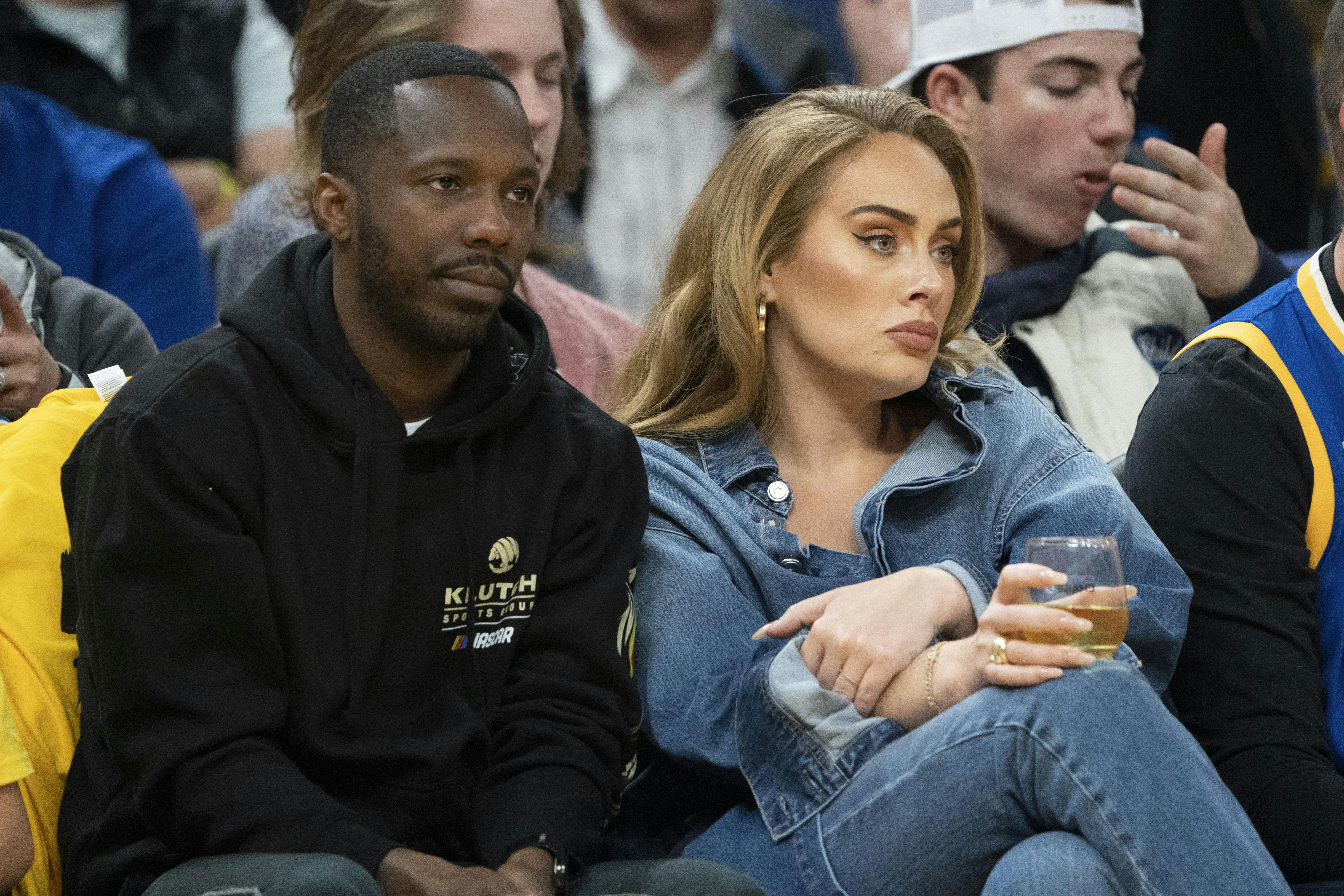 Adele svæver på en lyserød sky, og netop på grund af sin forlovede Rich Paul bliver stemningen væsentligt anderledes på det album, som der nu går rygter om, vi får&nbsp;
