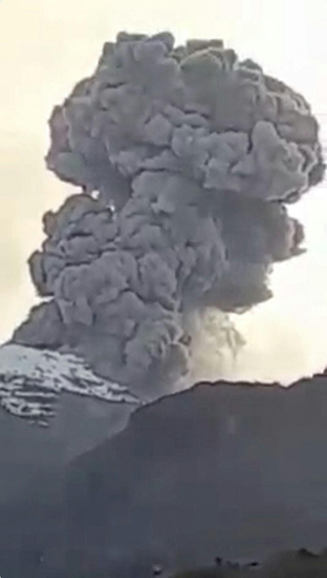 18. august 2022 var der også aktivitet i vulkanen. I dag er det dog mere konstant, fastslår myndighederne. 