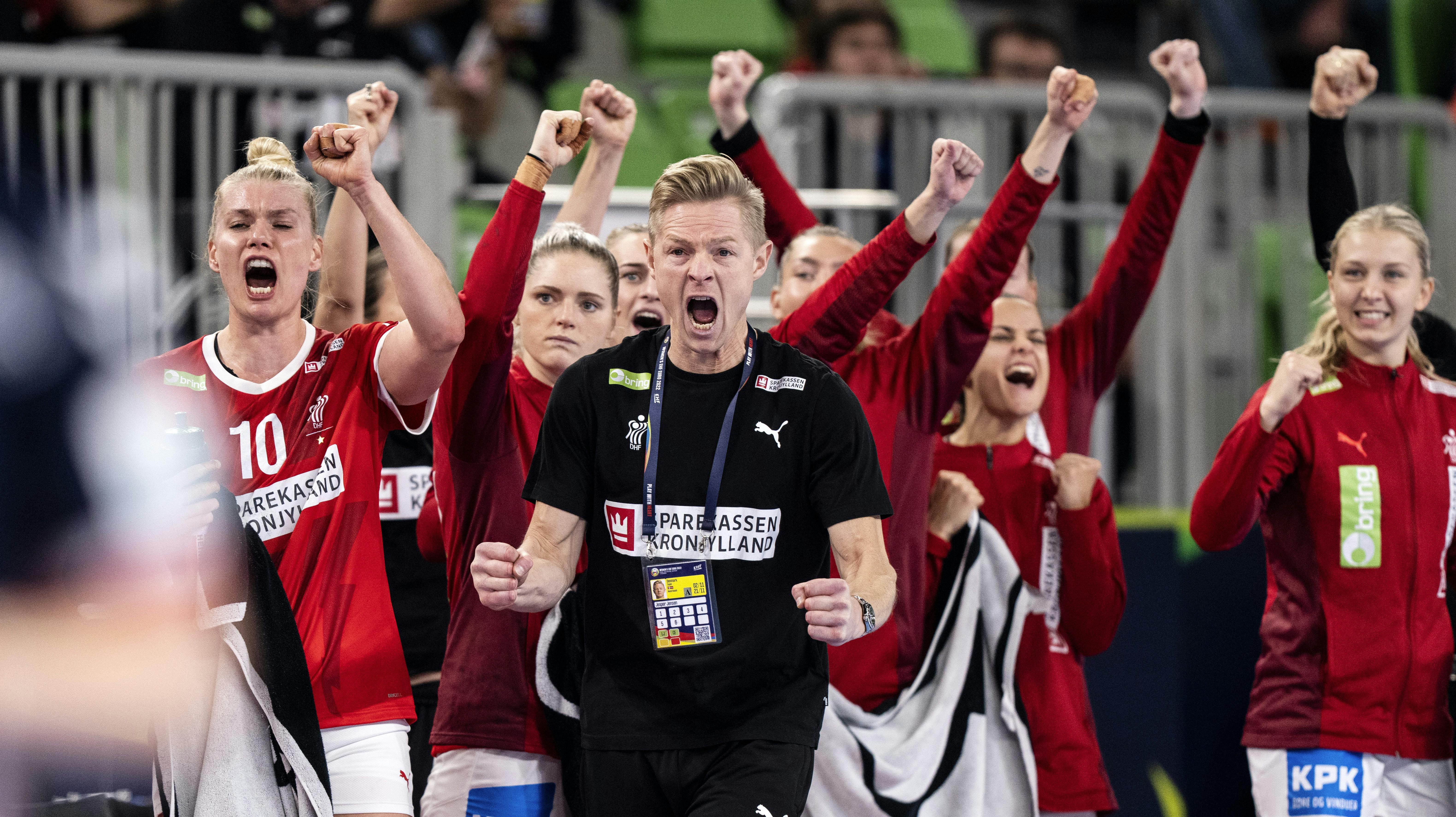 Lad os håbe, at Jesper Jensen og de danske håndboldkvinder kan juble over en sejr, når der tirsdag aften bliver slået tilskuerrekord i Royal Arena.