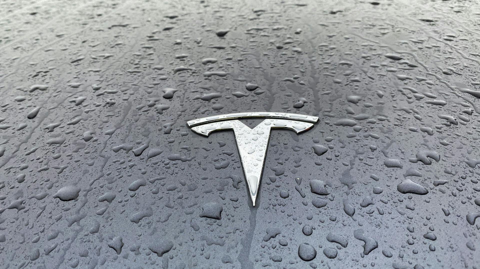 Tesla er blevet sagsøgt af en amerikansk mand. 