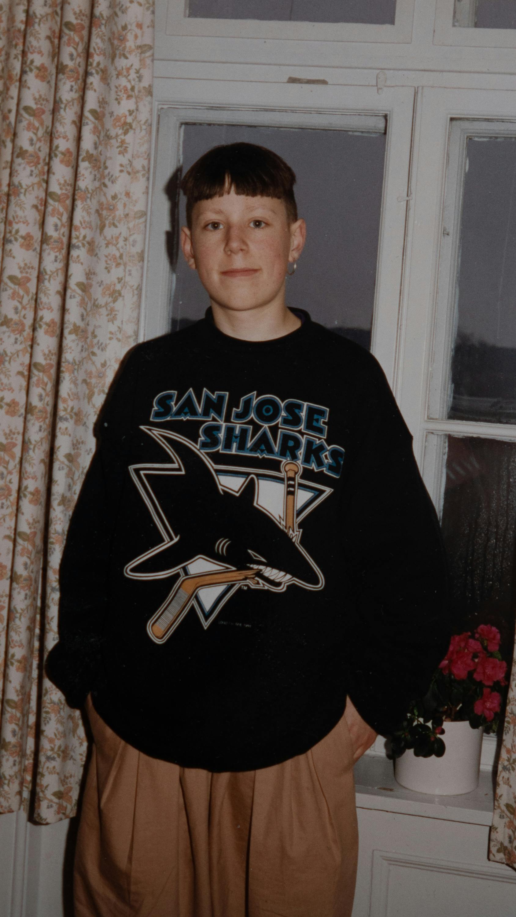 Sidney Lee som teenager. Hans bror fortæller, at der er et punkt i hans ungdom, som han tydeligvis hang fast ved. 