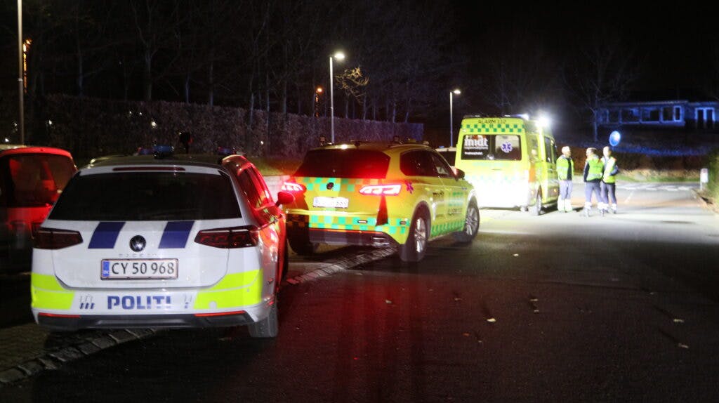 En ældre kvinde måtte tilses i ambulancen efter branden. 