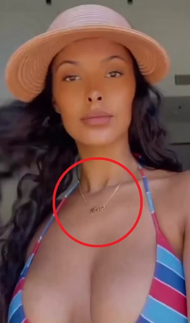 Her ses Maya Jama med den omtalte halskæde om halsen.