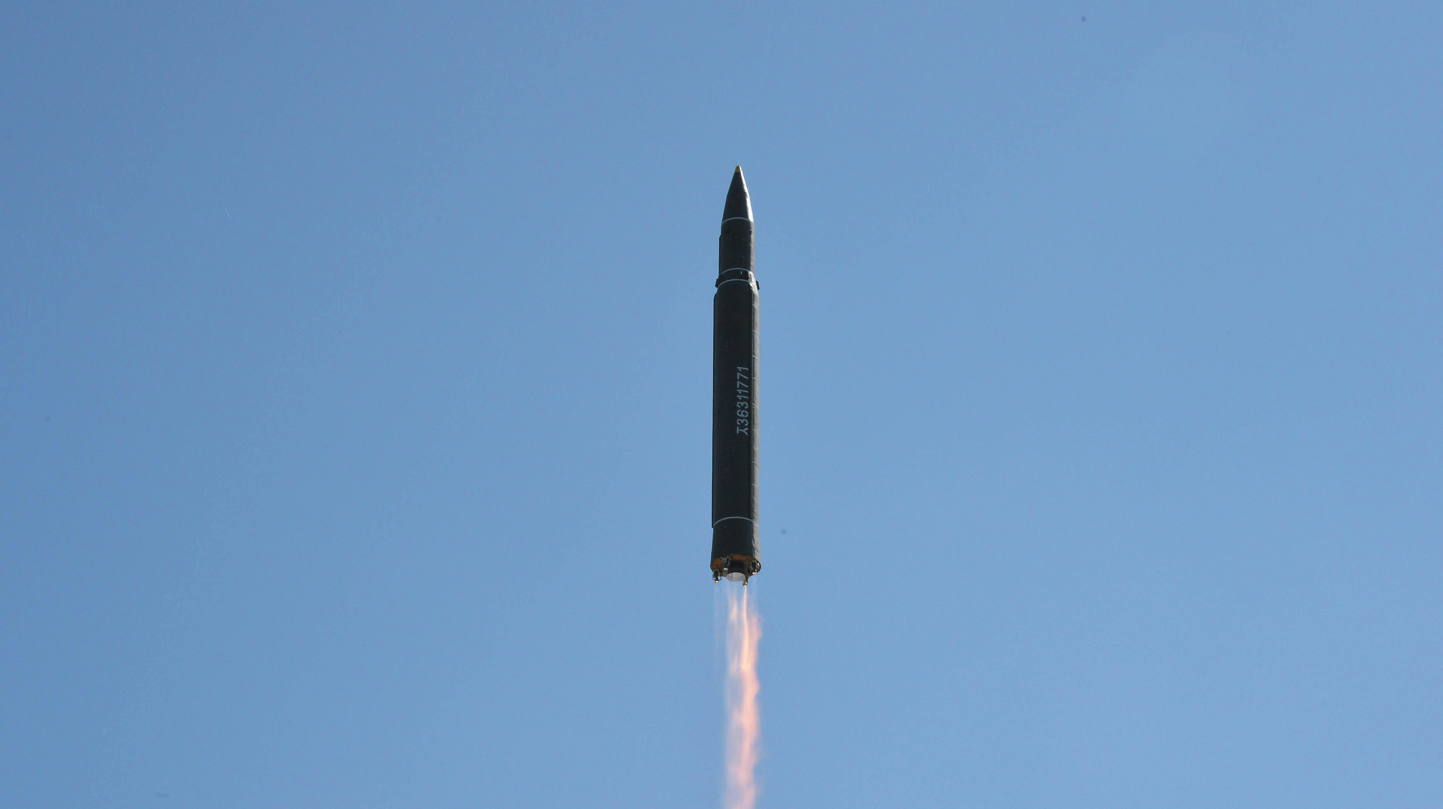 Rusland har gennemført, hvad landet selv beskriver som en succesfuld testaffyring af et "avanceret" interkontinentalt ballistisk missil.