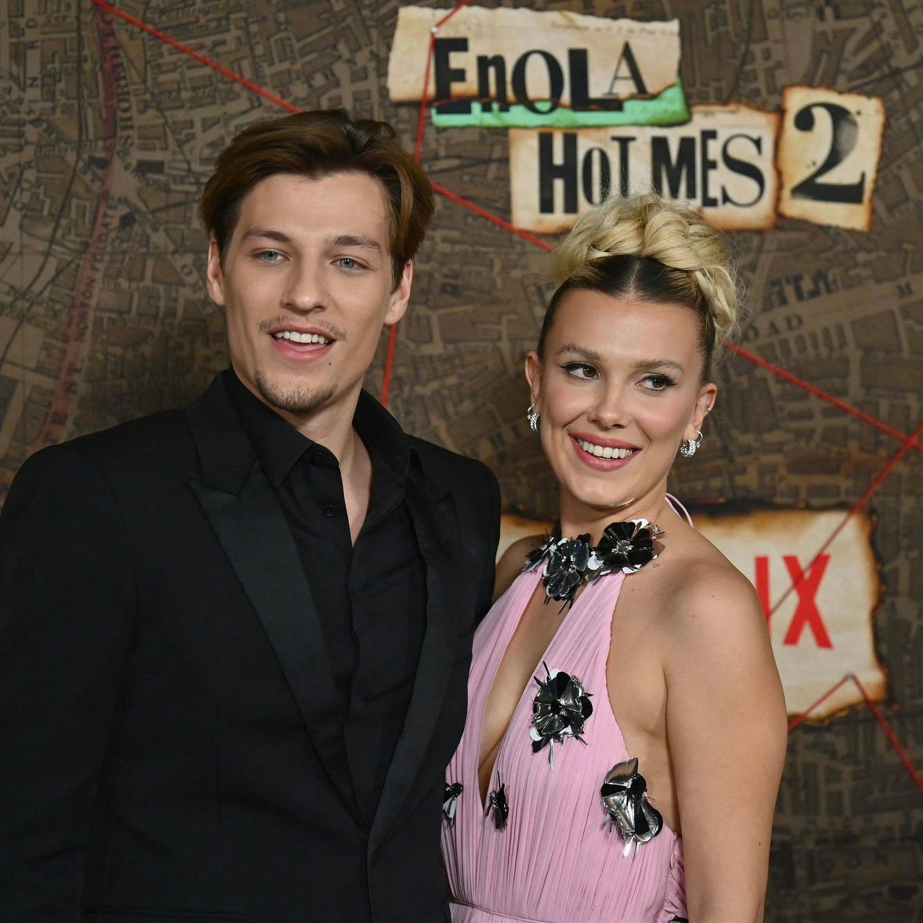 Det har skabt røre, at 19-årige Millie Bobby Brown er blevet forlovet med kendissønnen Jake Bongiovi.