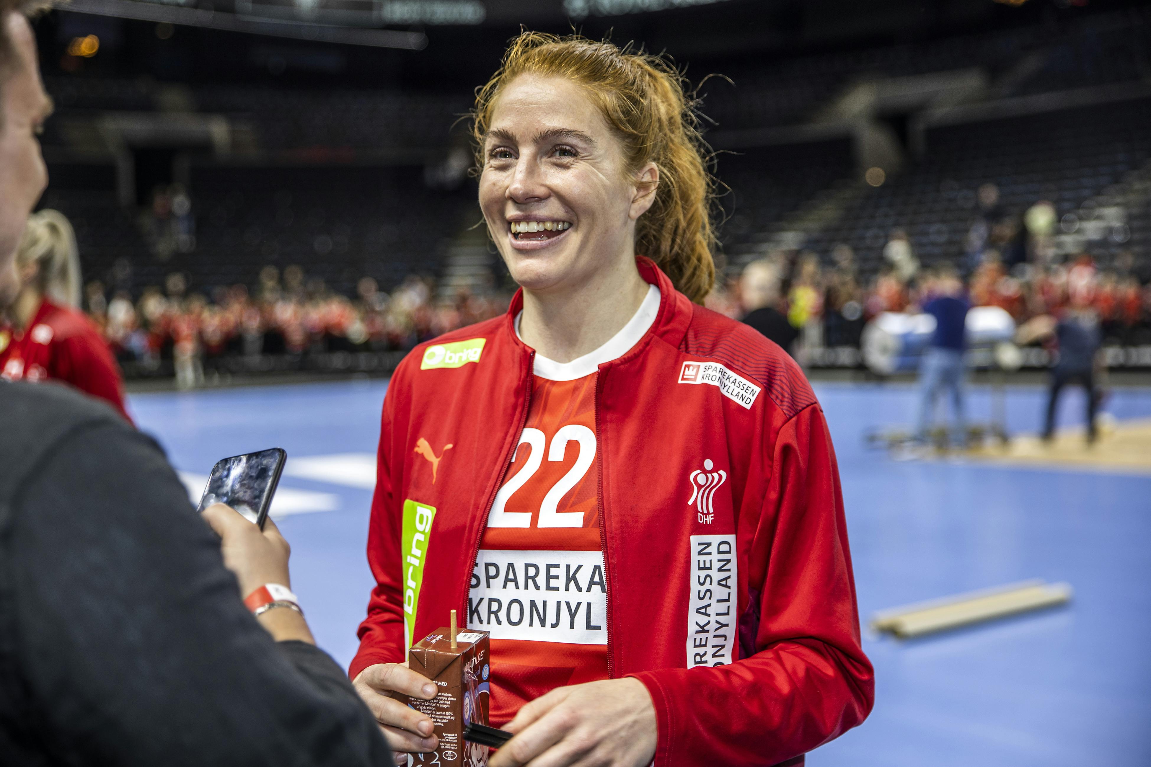 Det var en glad og rørt Mathilde Neesgaard, der fik debut for Danmark rekordkampen mod Sverige.