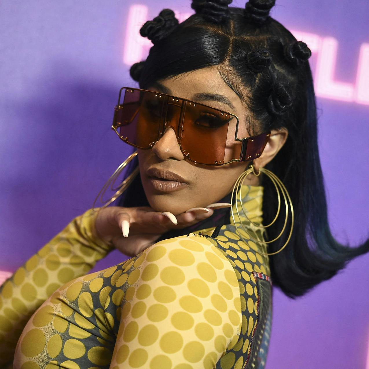 Cardi B sender en sviner afsted mod Dalai Lama.