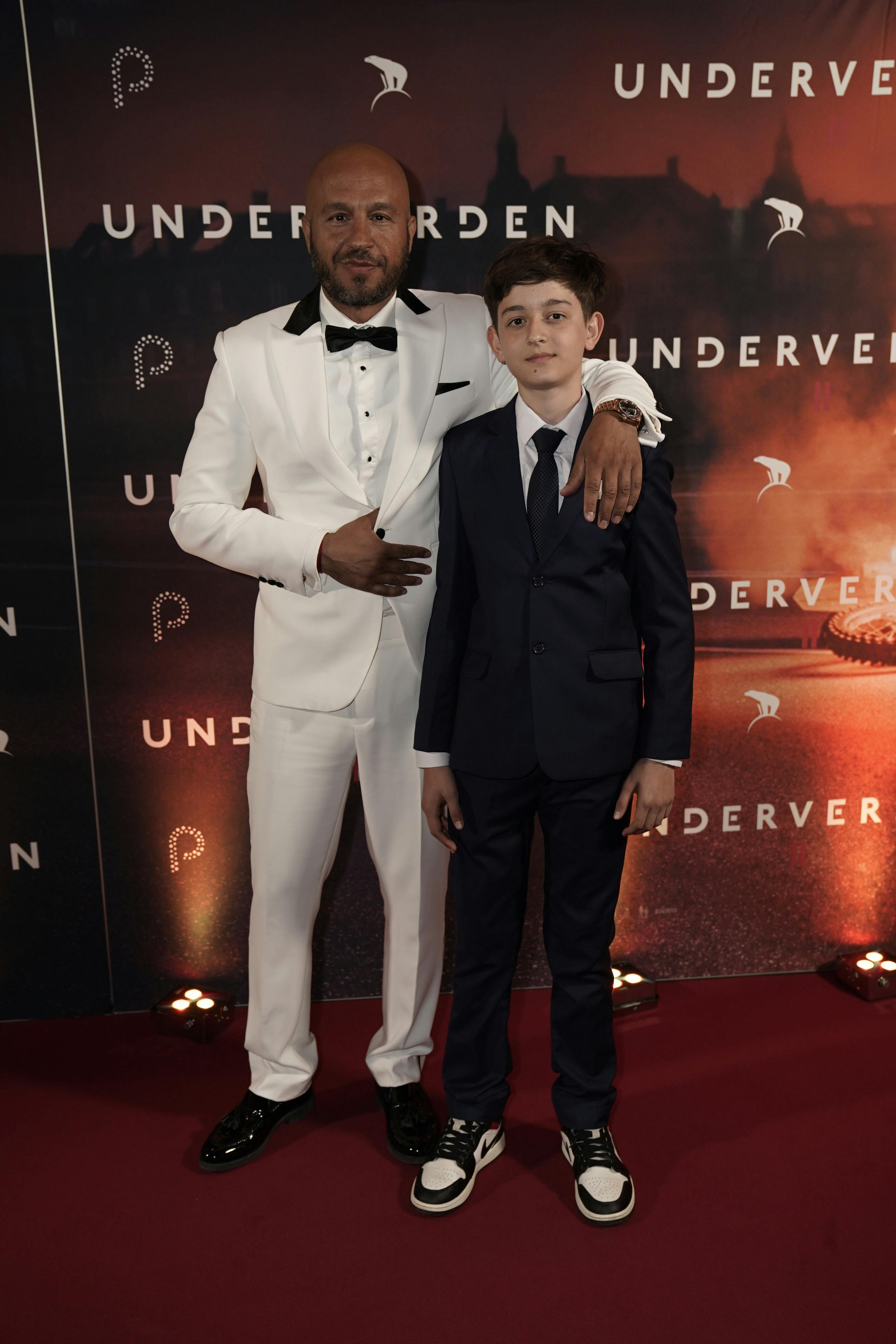 Dar Salim på den røde løber.