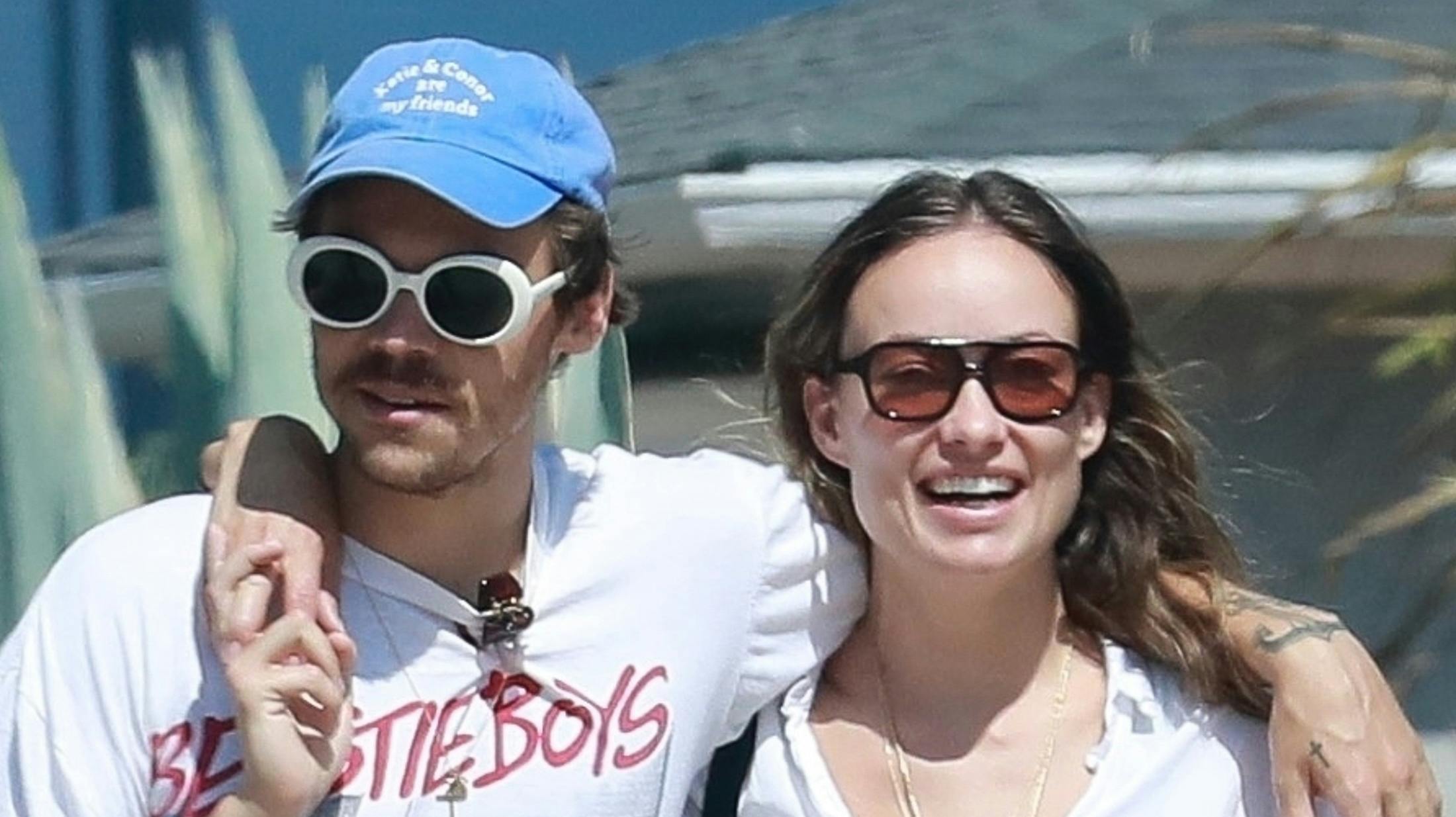 Her er parret fotograferet sammen tilbage i august 2021, mens alt stadig var fryd og gammen. nbsp;