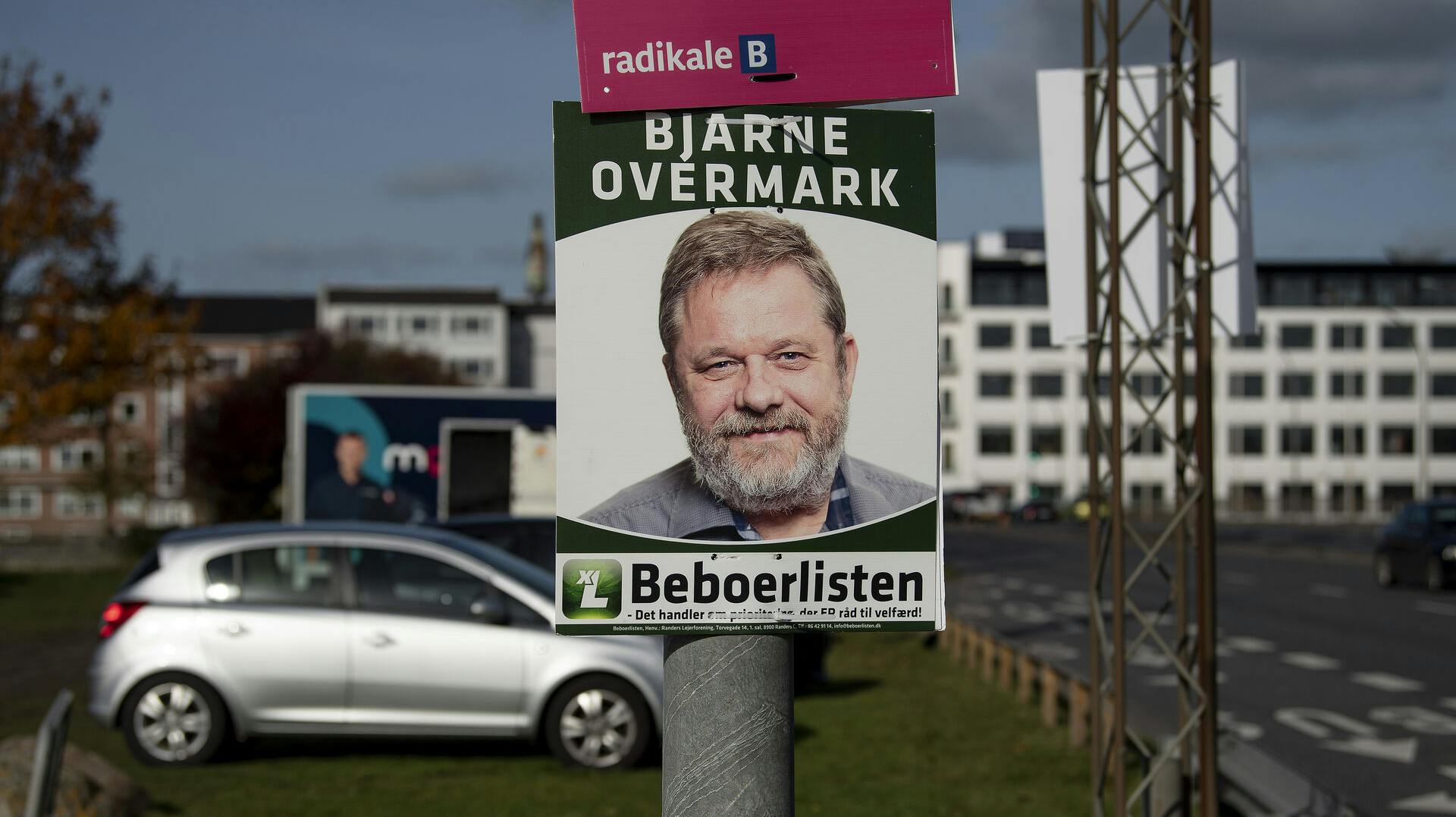 Bjarne Overmark er uddannet jurist og arbejder som advokat.