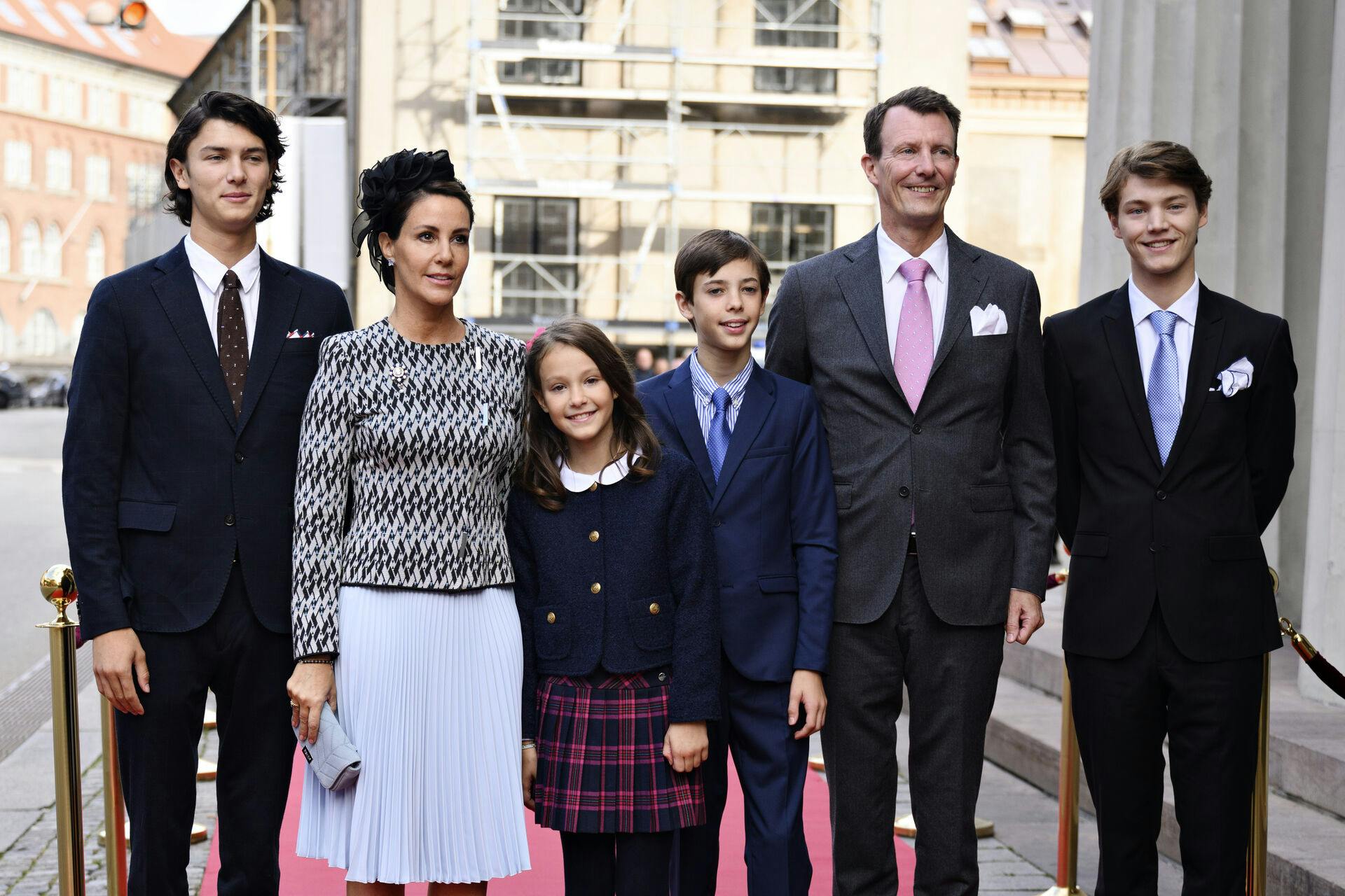 Prins Joachim og prinsesse Marie har besluttet at greve Henrik skal konfirmeres i Frankrig.