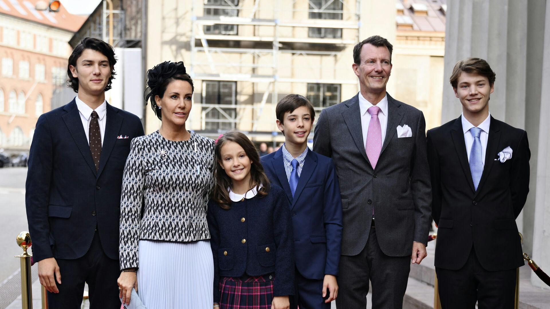 Prins Joachim og prinsesse Marie har besluttet at greve Henrik skal konfirmeres i Frankrig.