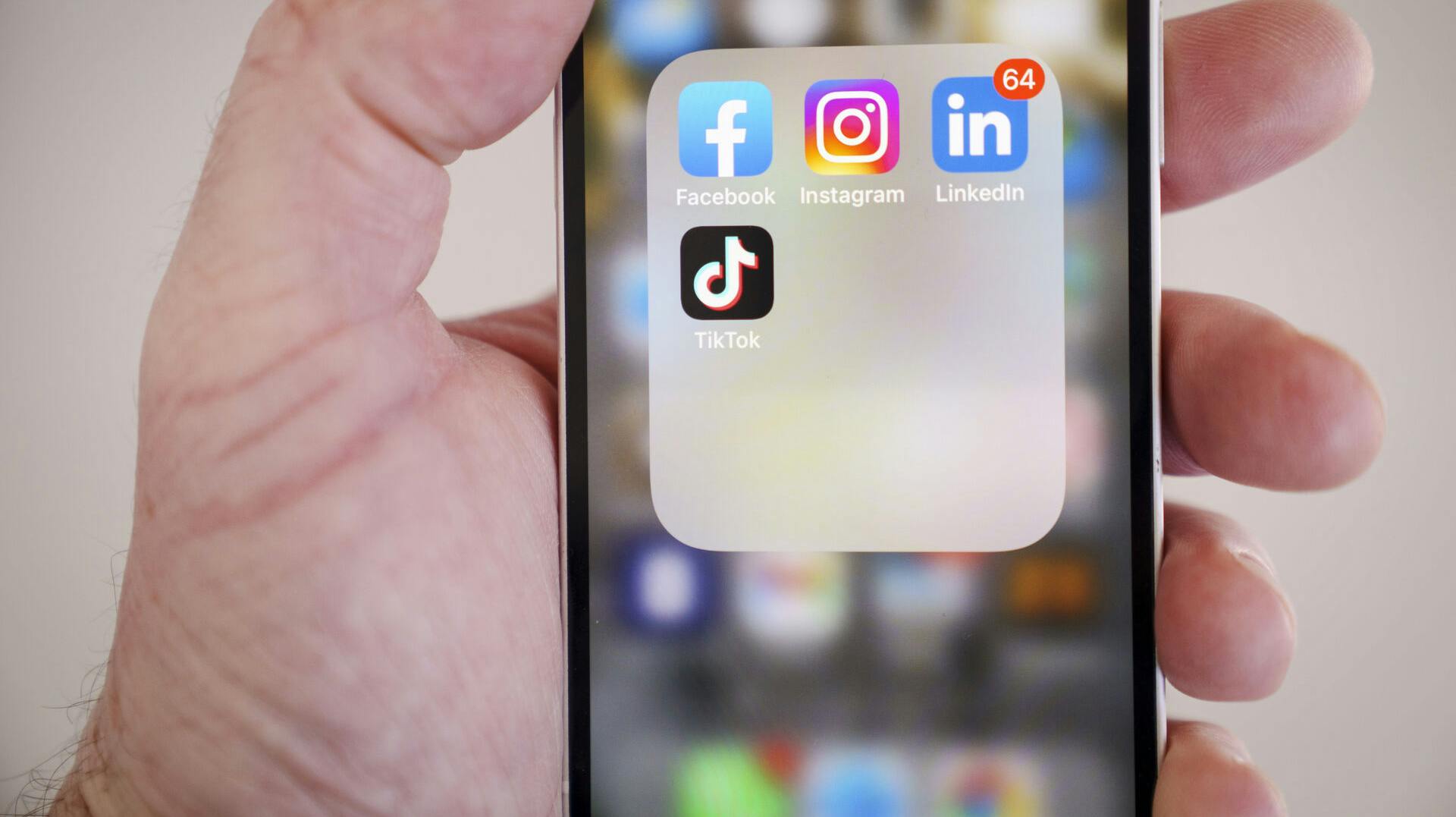 Står det til anklagemyndigheden, skal influenceren Mia Sand betale en kæmpe bøde, fordi hun har brudt sig mod markedsføringsloven i 23 tilfælde på de sociale medier.