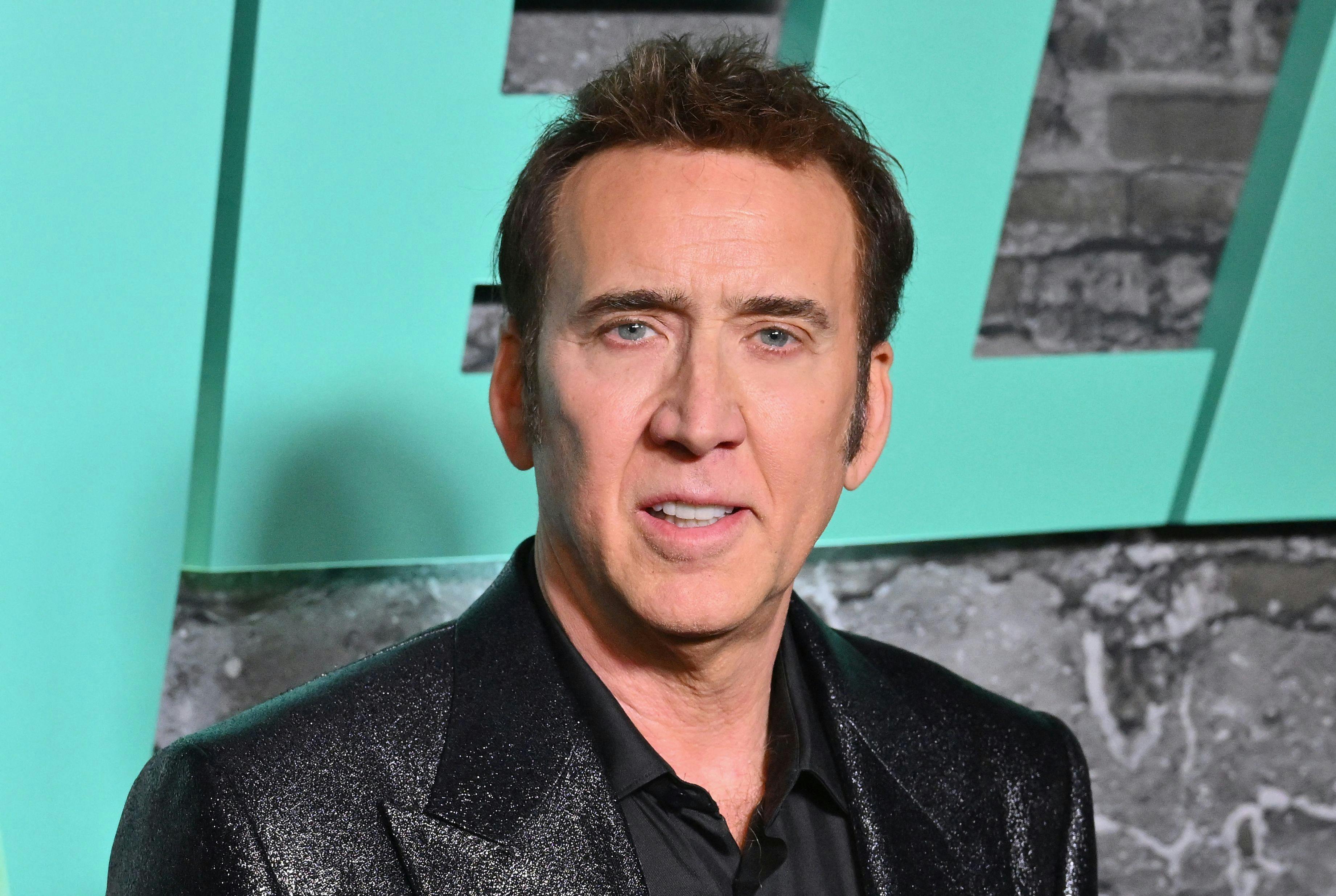 Nicolas Cage her til premieren på "Renfield". Det er ikke til at se det, men det har krævet en ændring på tandsættet hos den garvede skuespiller at indspille scenerne til komedien. 
