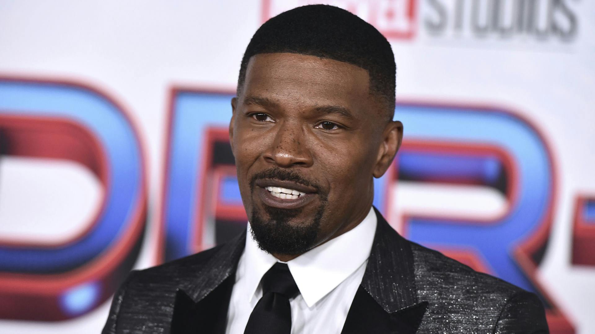 Jamie Foxx blev tirsdag indlagt, men skulle være i bedring igen.