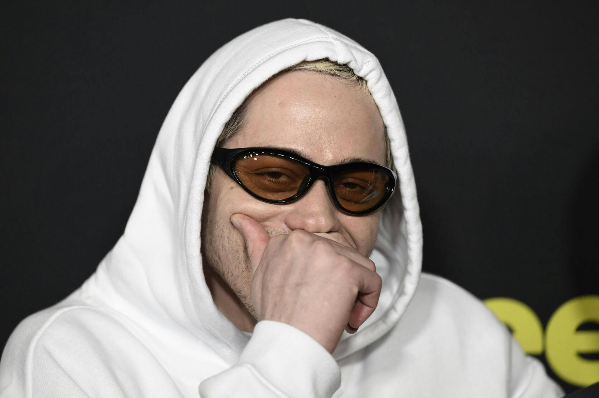 Pete Davidson taler ud om sin penis, der er blevet rygtet til at være enorm.